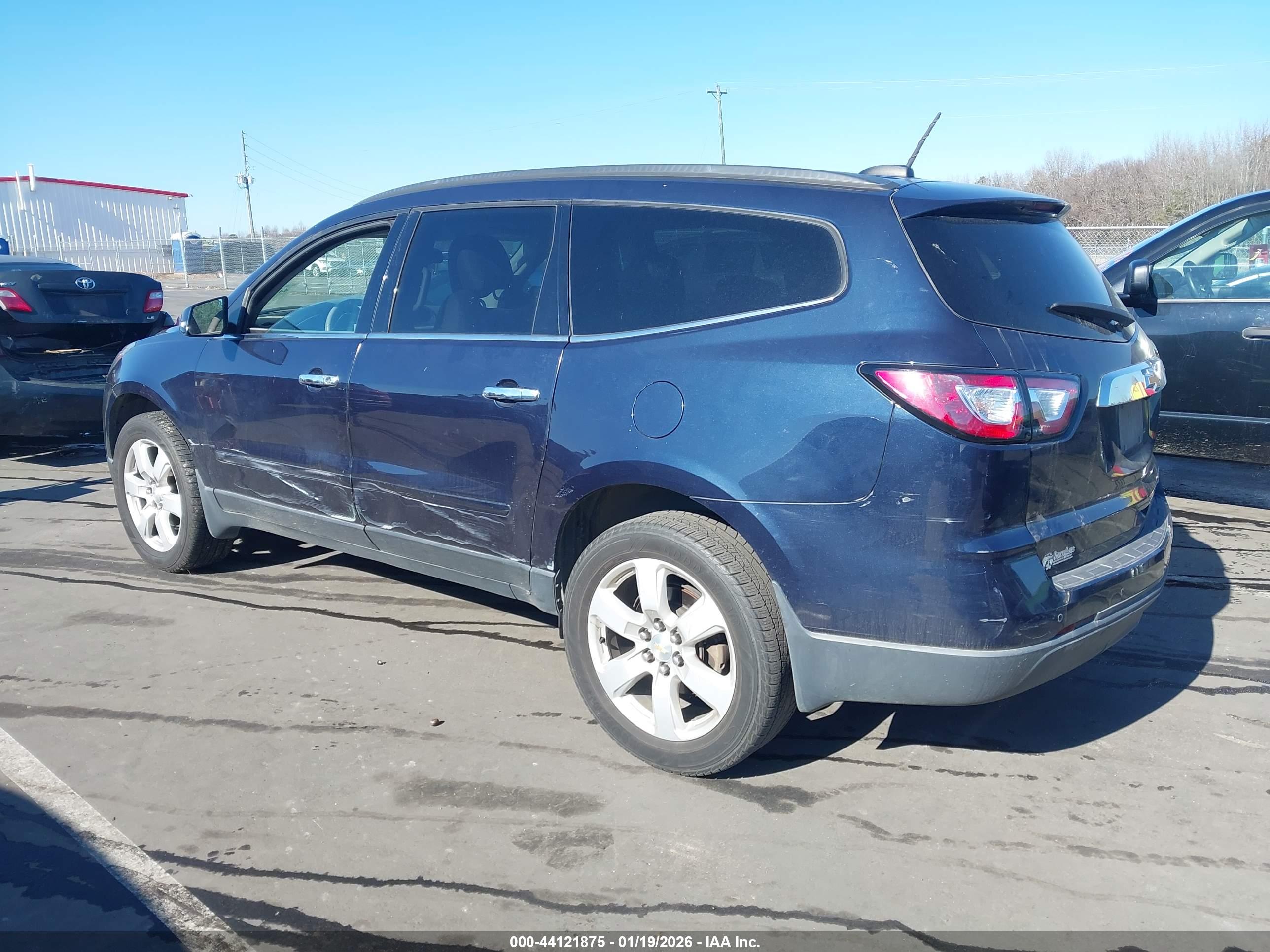 CHEVROLET TRAVERSE image 3