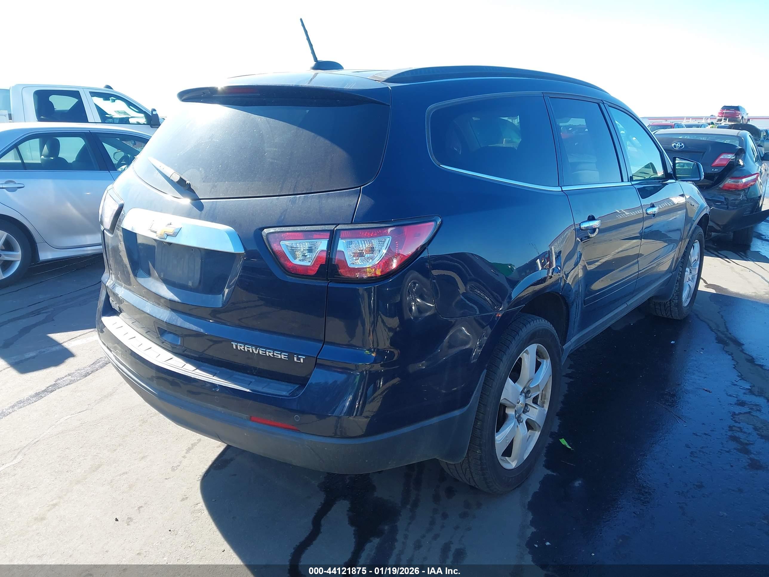 CHEVROLET TRAVERSE image 4