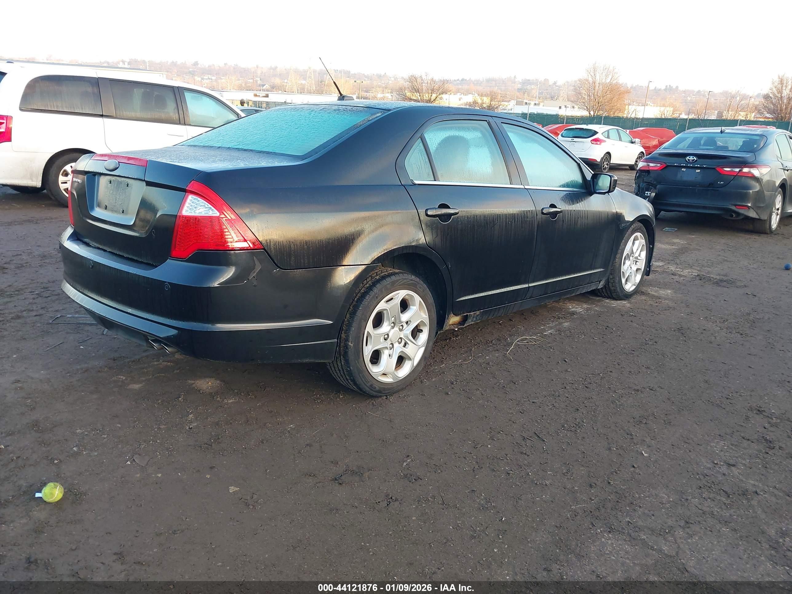 FORD FUSION image 4