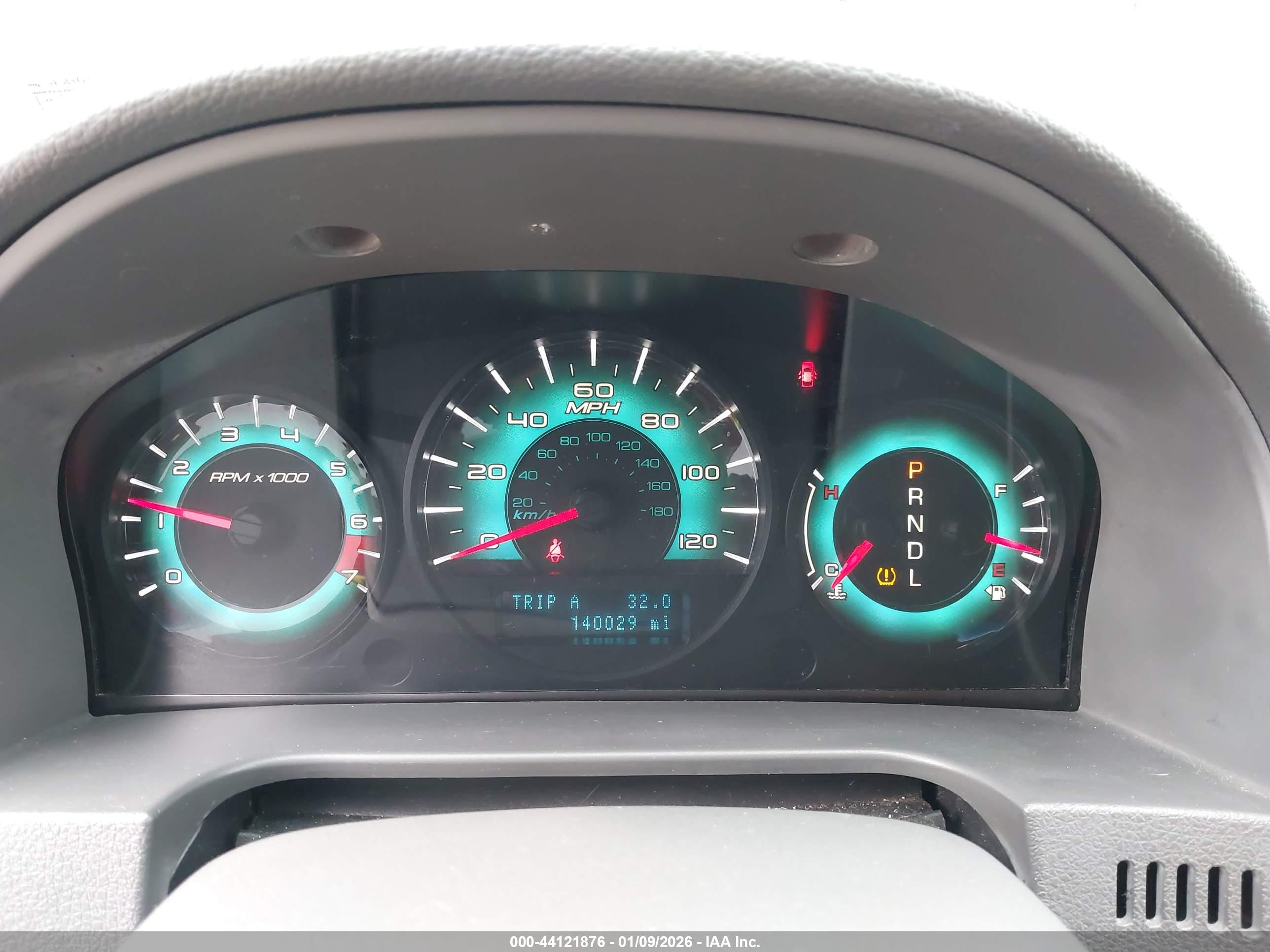 FORD FUSION image 7