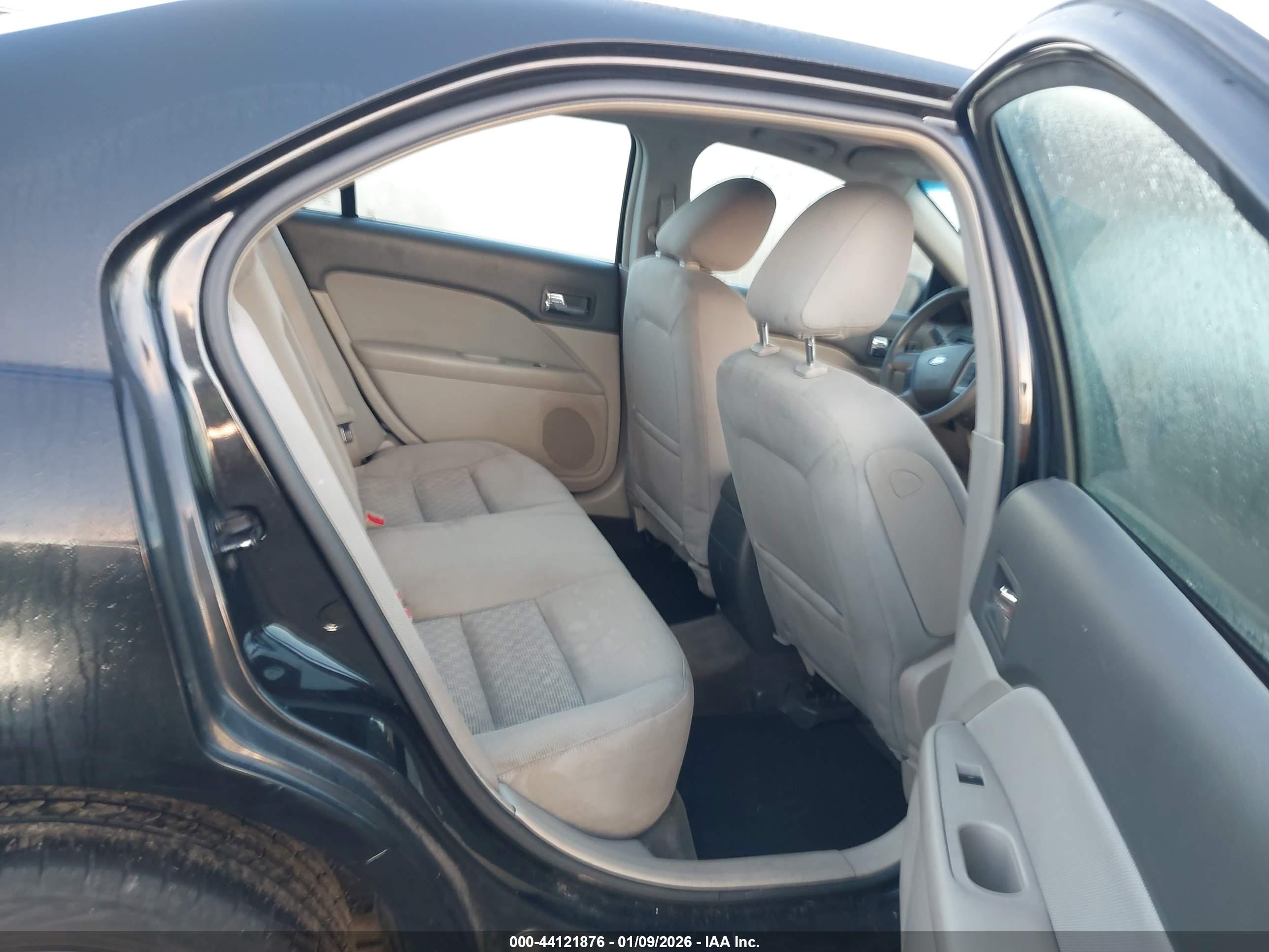 FORD FUSION image 8