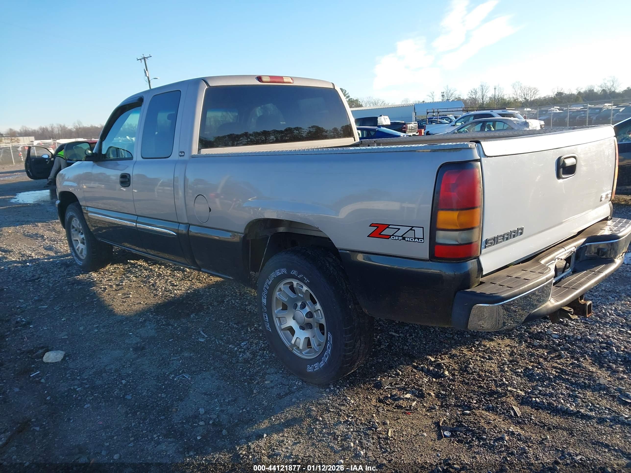 GMC SIERRA image 3