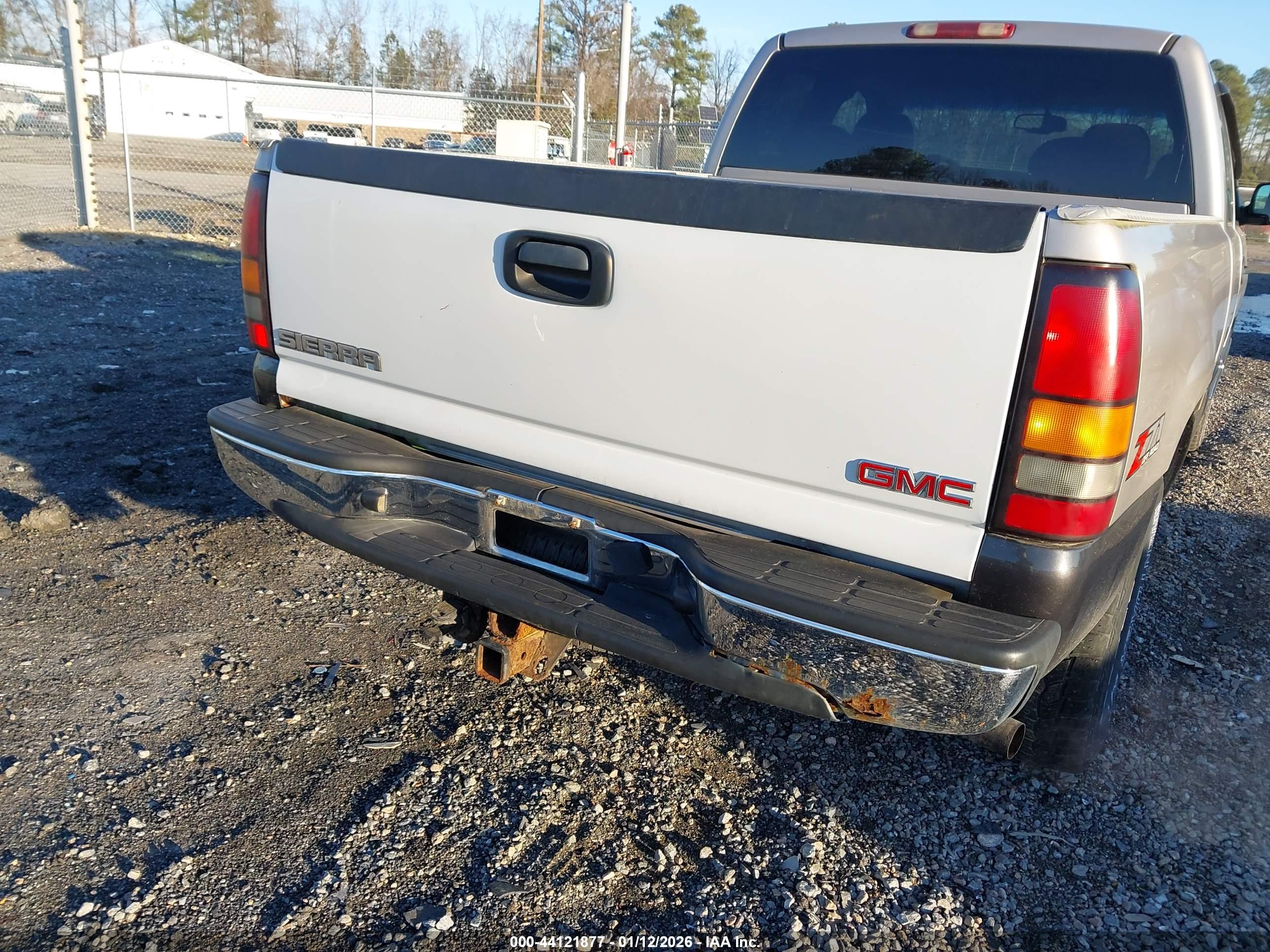 GMC SIERRA image 6