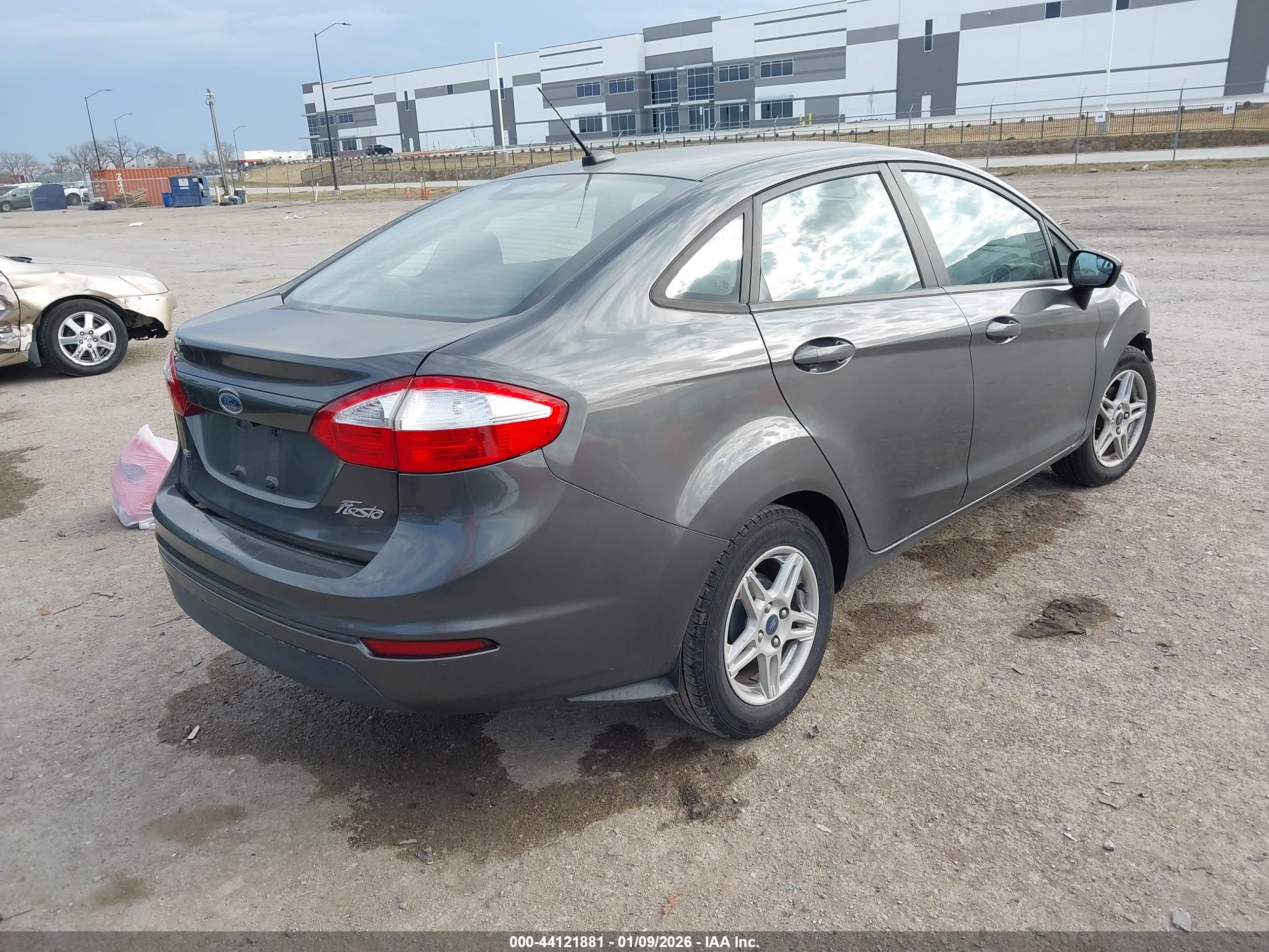 FORD FIESTA image 4