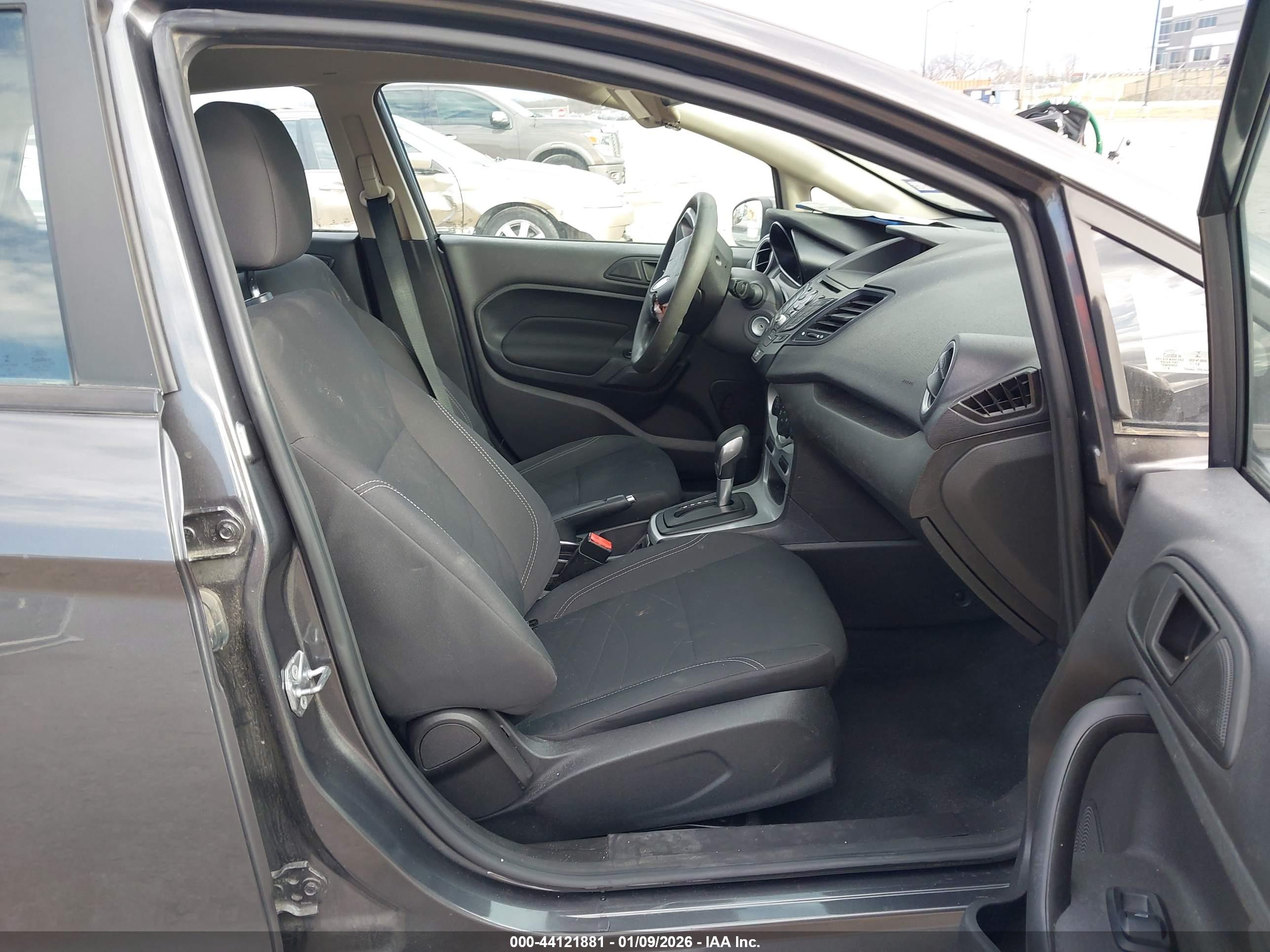 FORD FIESTA image 5