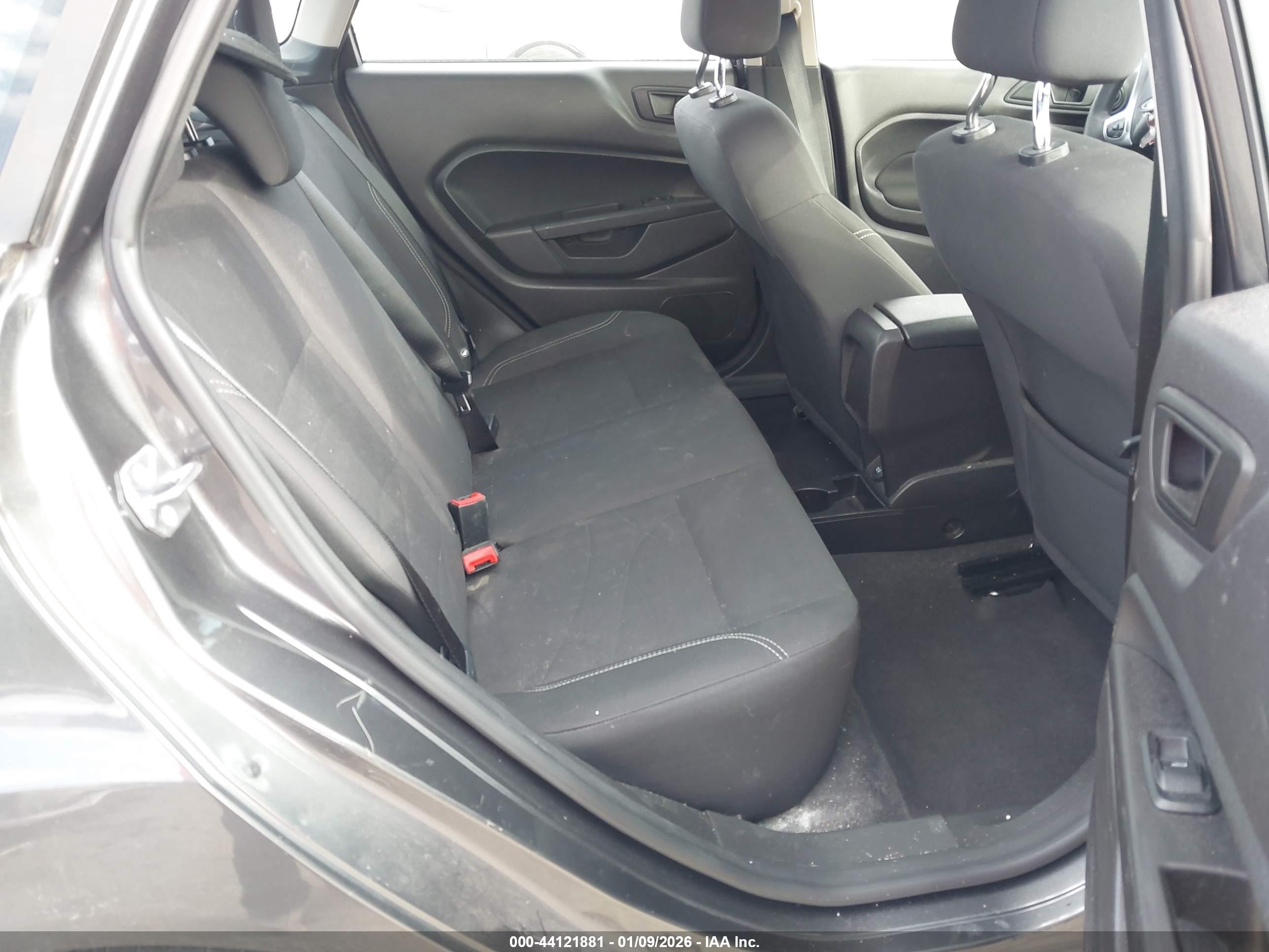 FORD FIESTA image 8