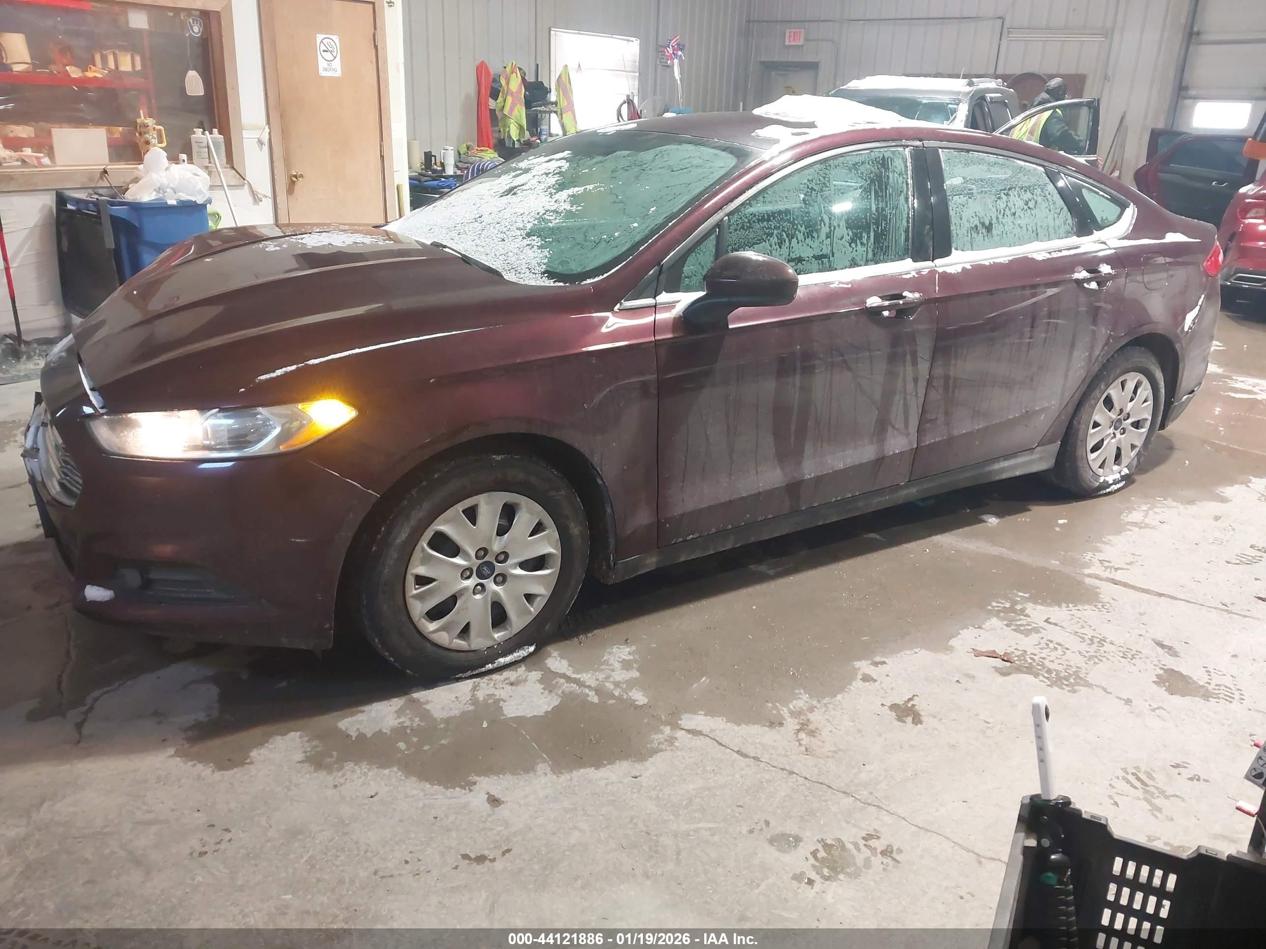FORD FUSION image 2