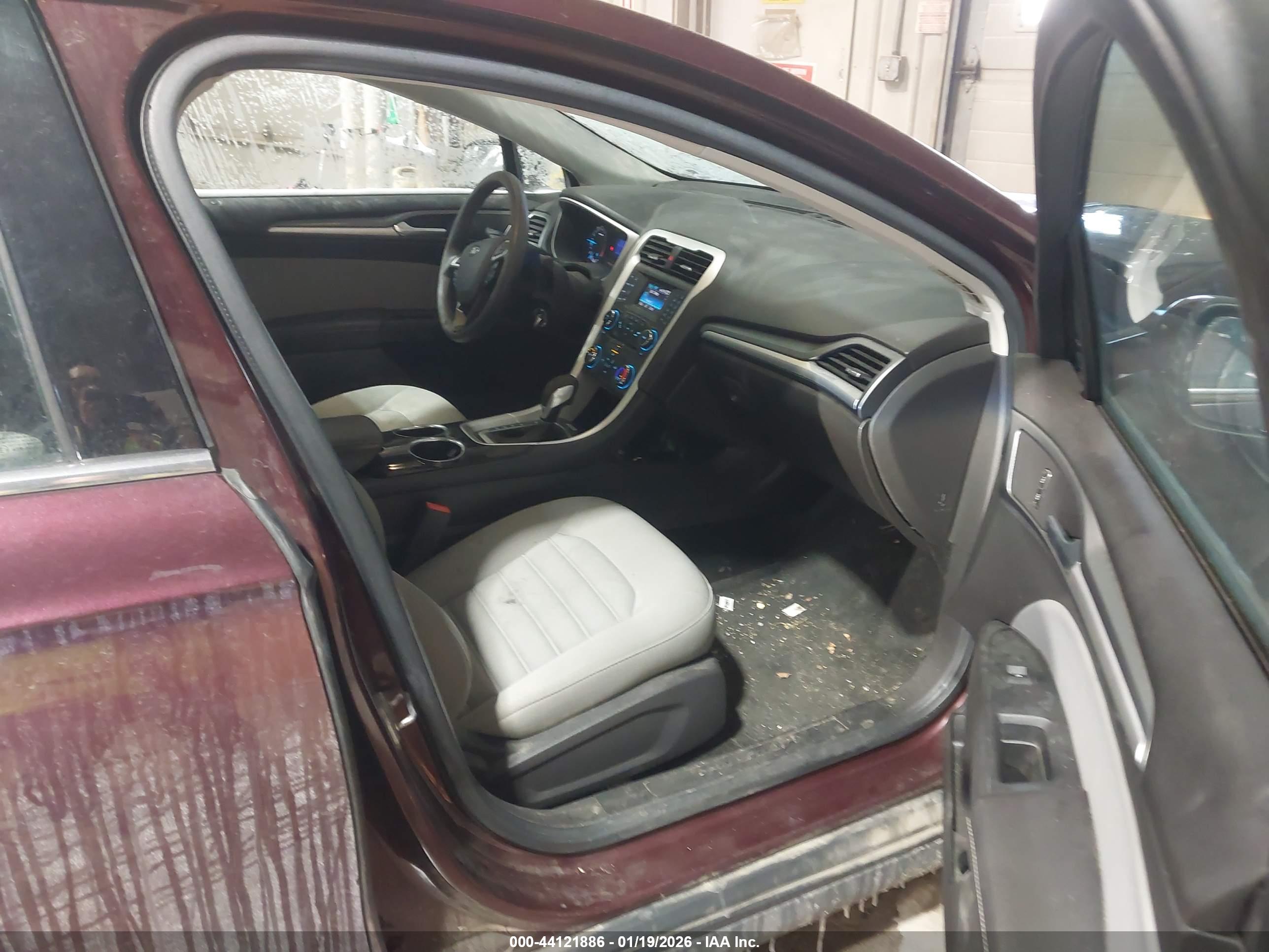 FORD FUSION image 5