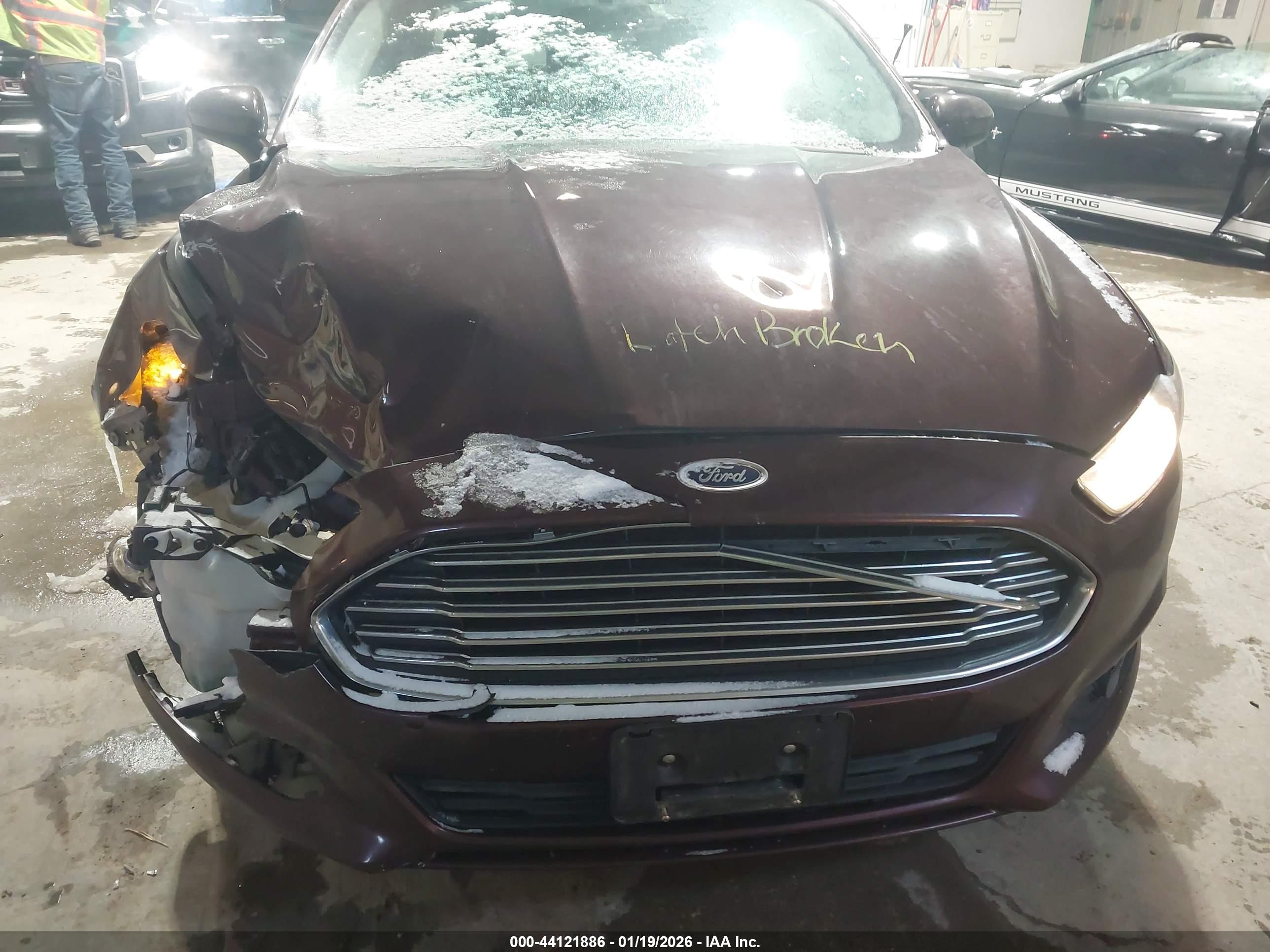 FORD FUSION image 6