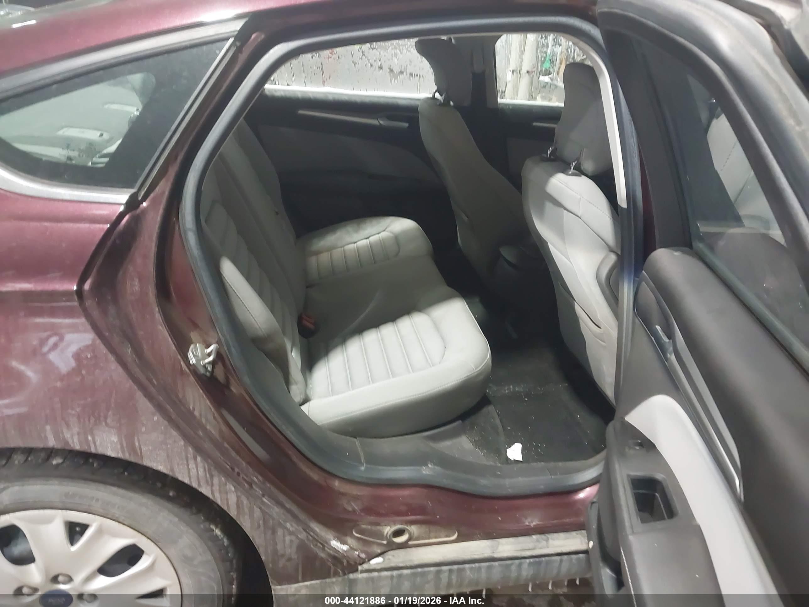 FORD FUSION image 8