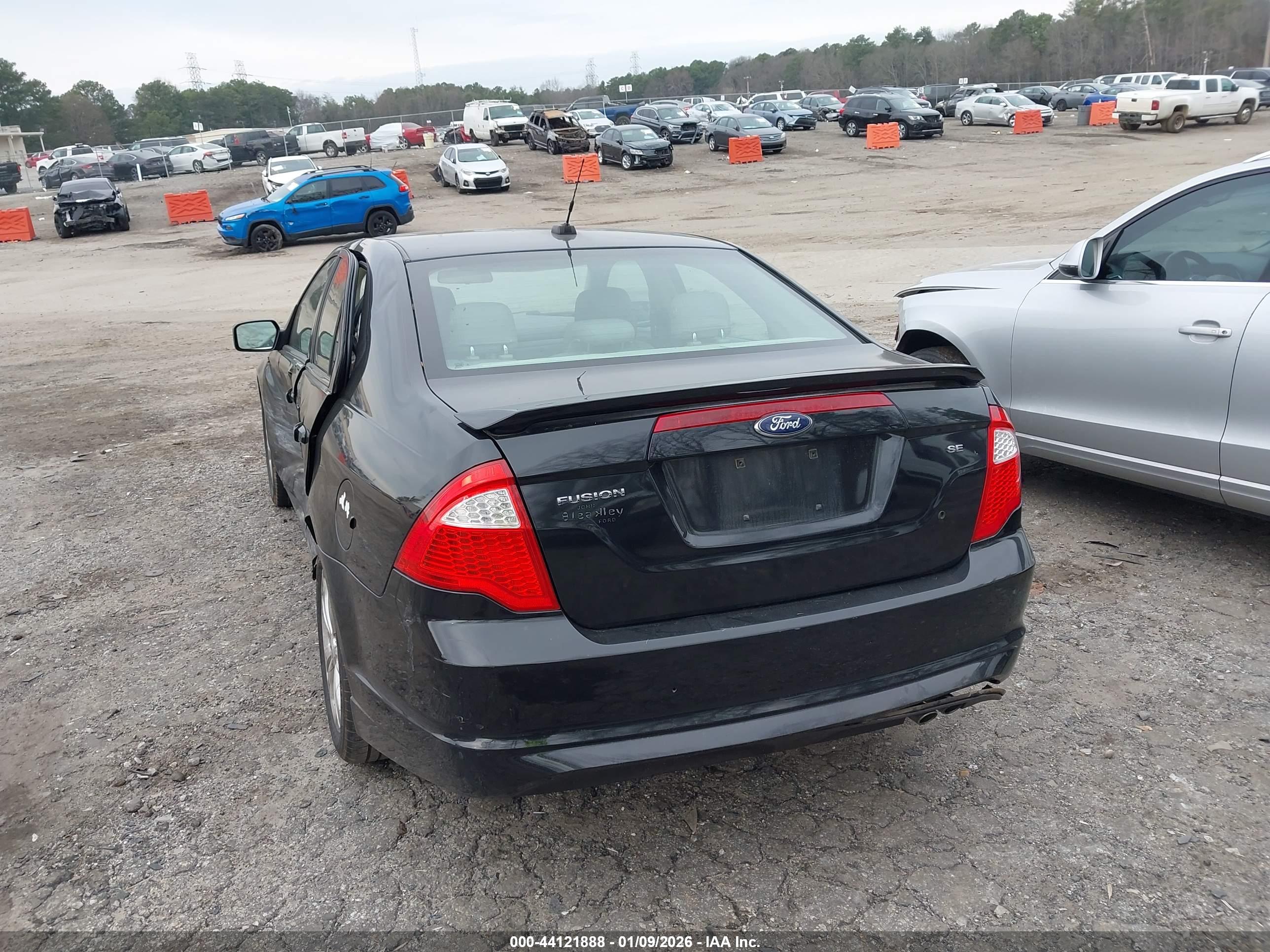 FORD FUSION image 3