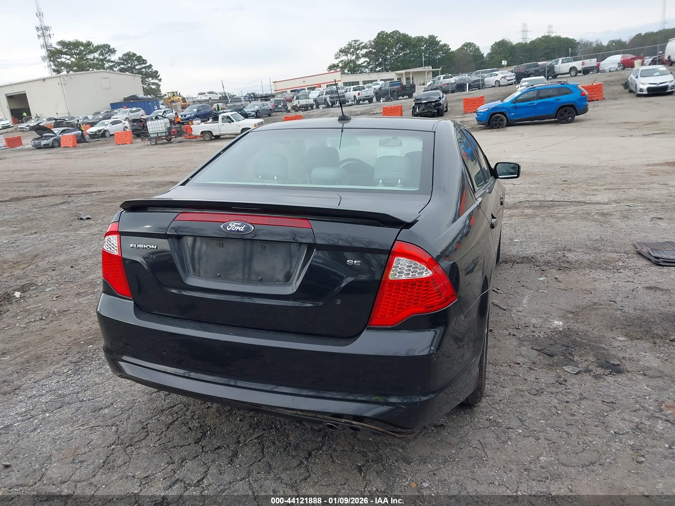 FORD FUSION image 4