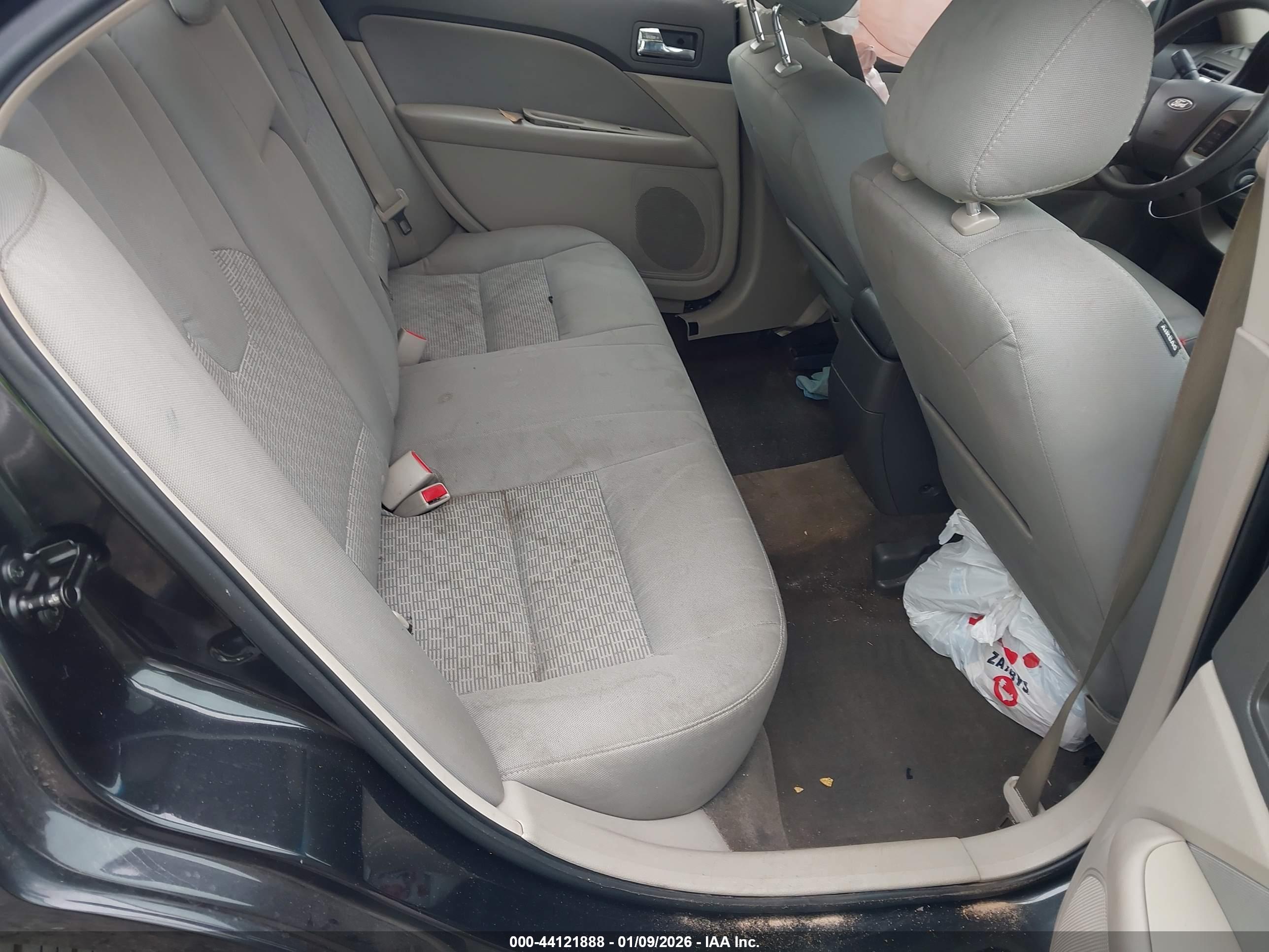FORD FUSION image 8