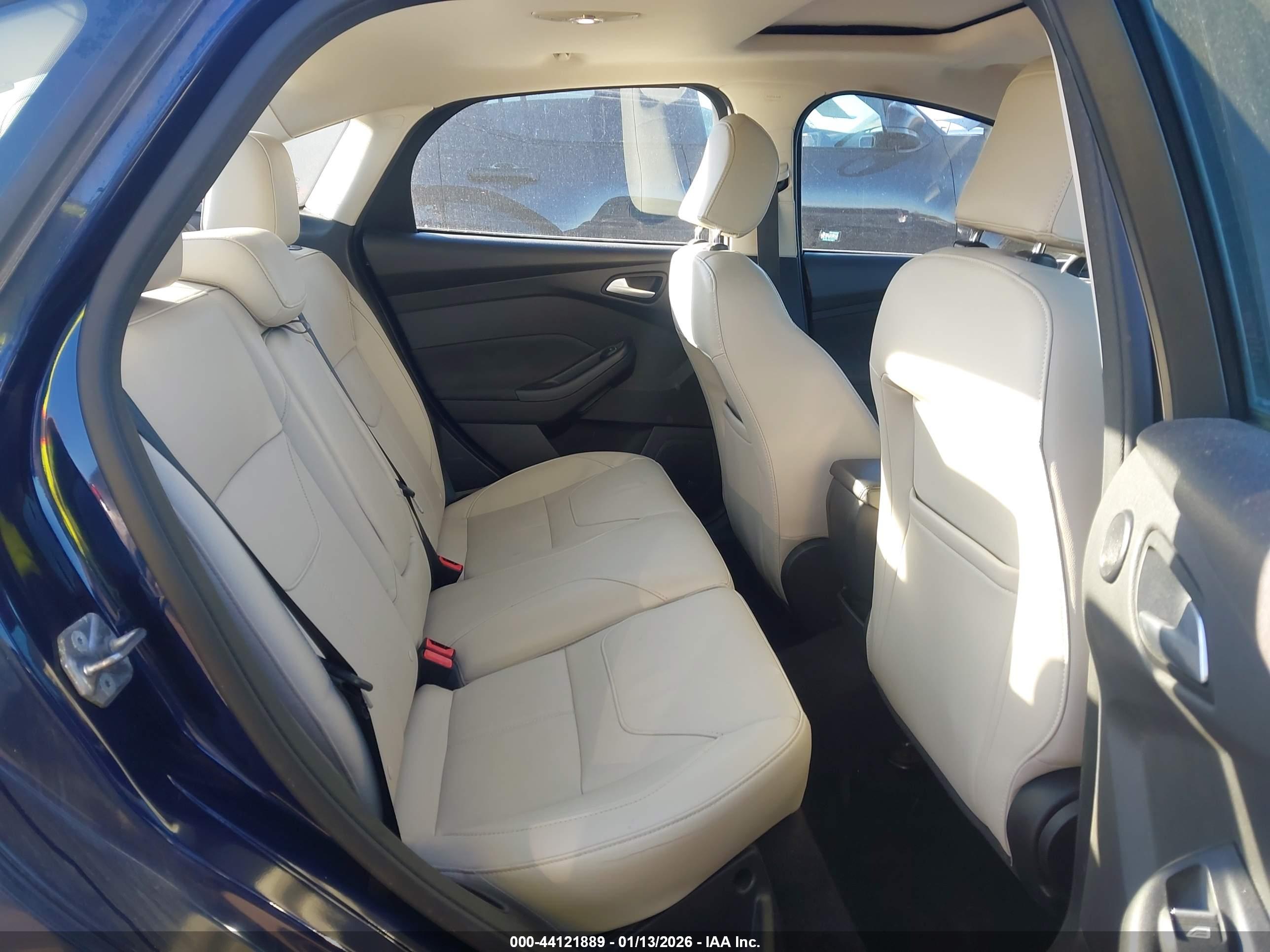 FORD FOCUS image 8