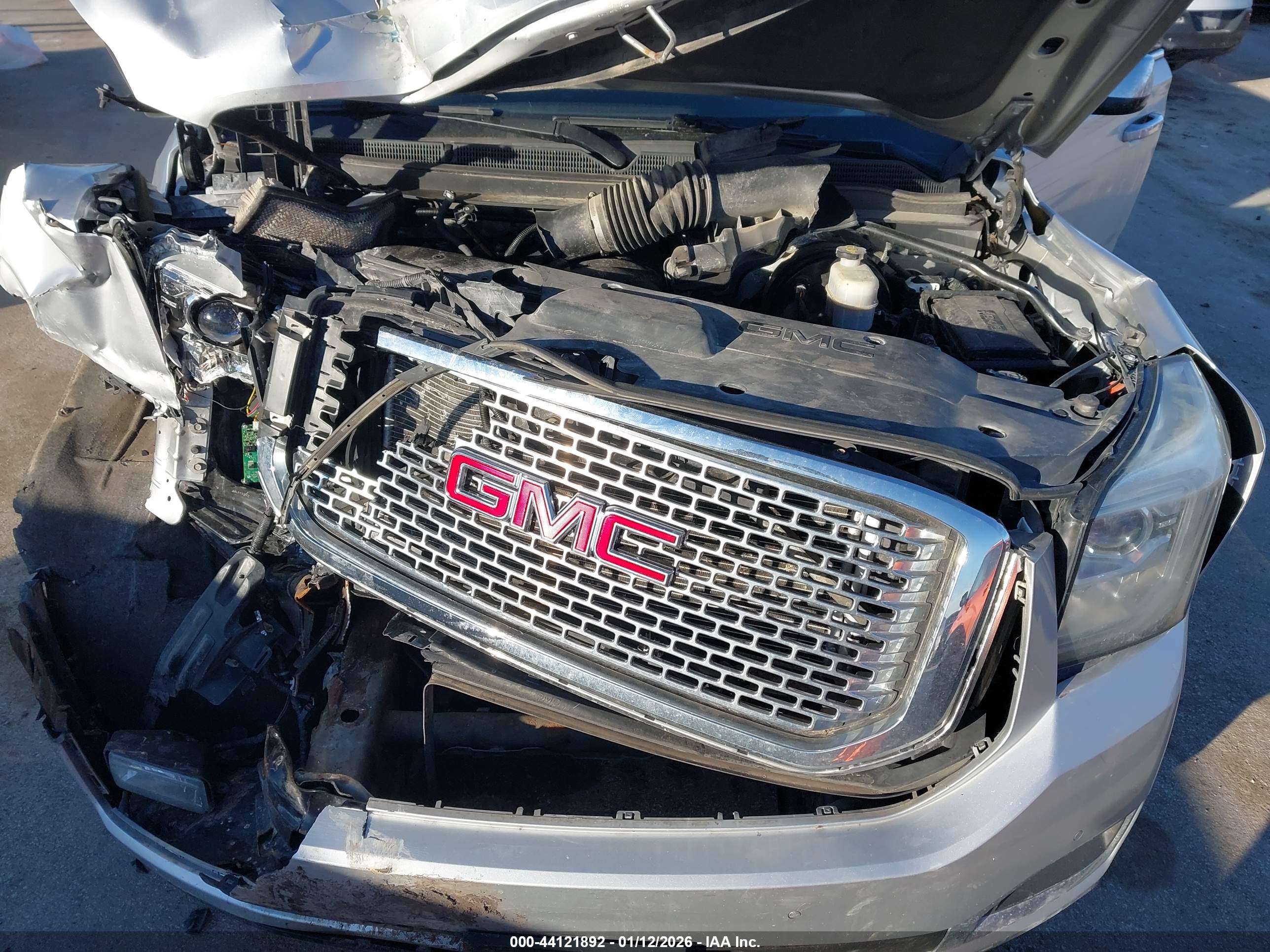 GMC YUKON image 10