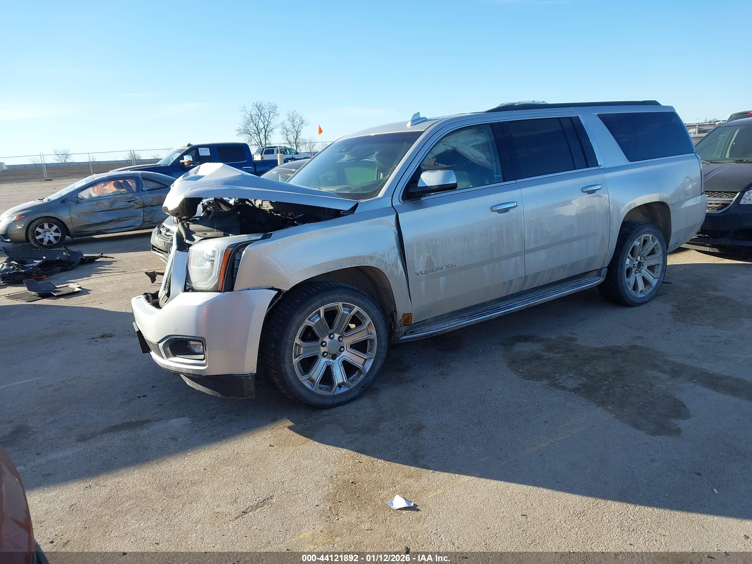 GMC YUKON image 2