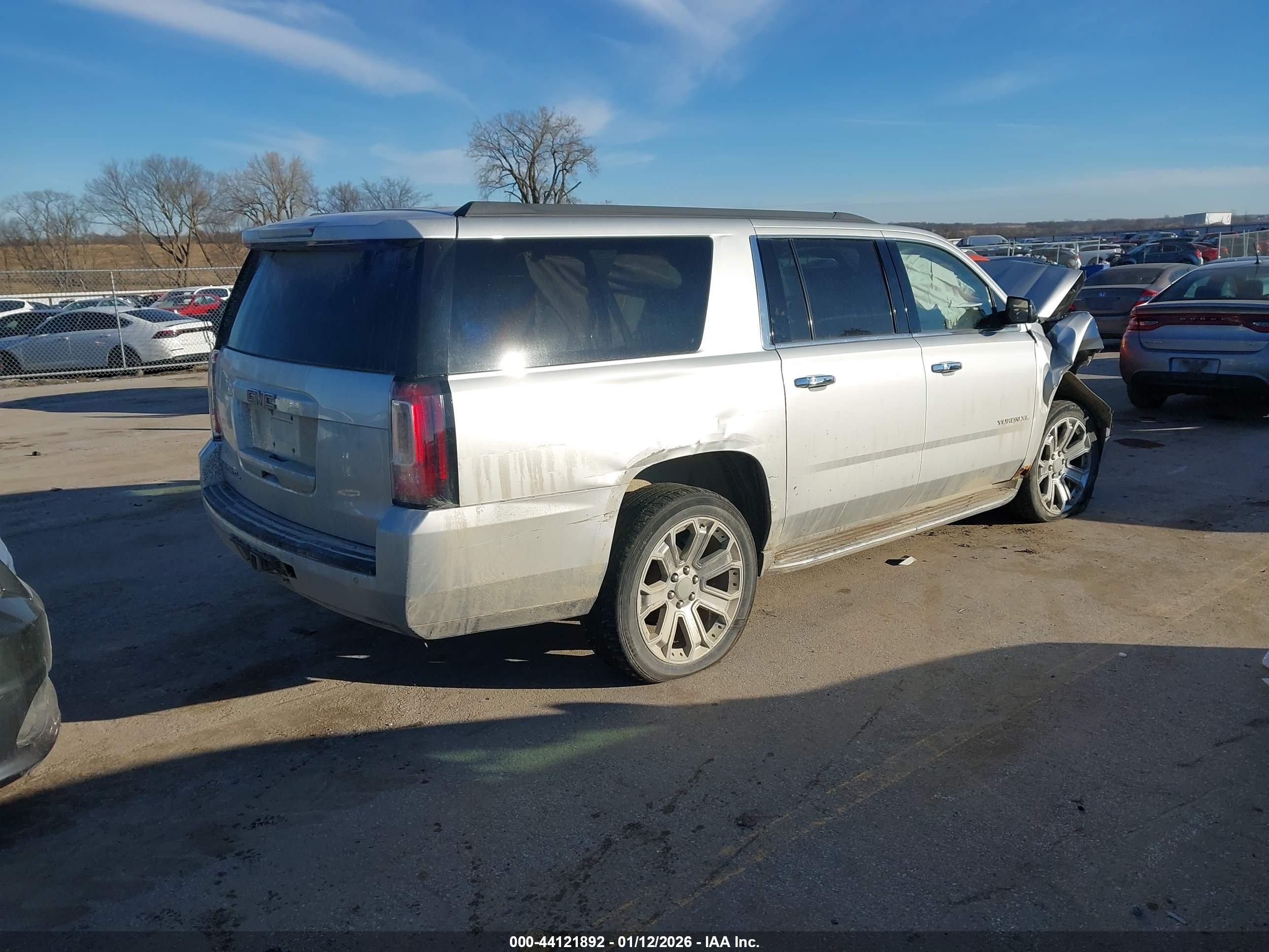 GMC YUKON image 4