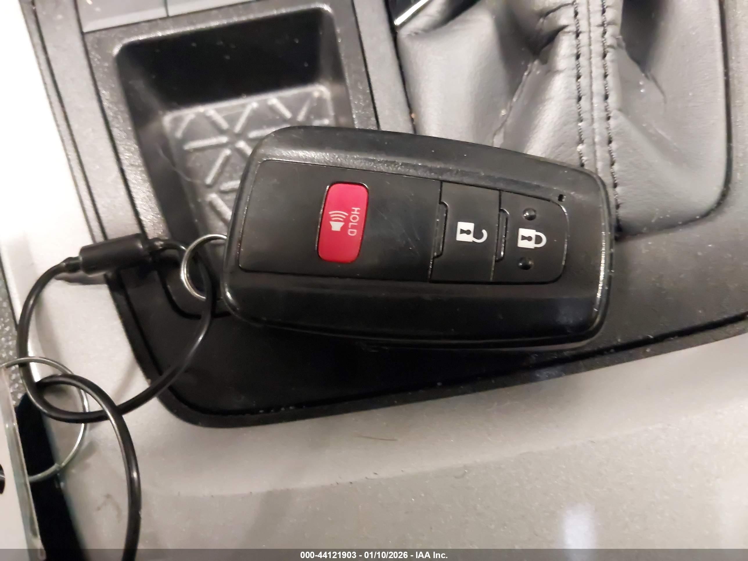 TOYOTA RAV4 image 11