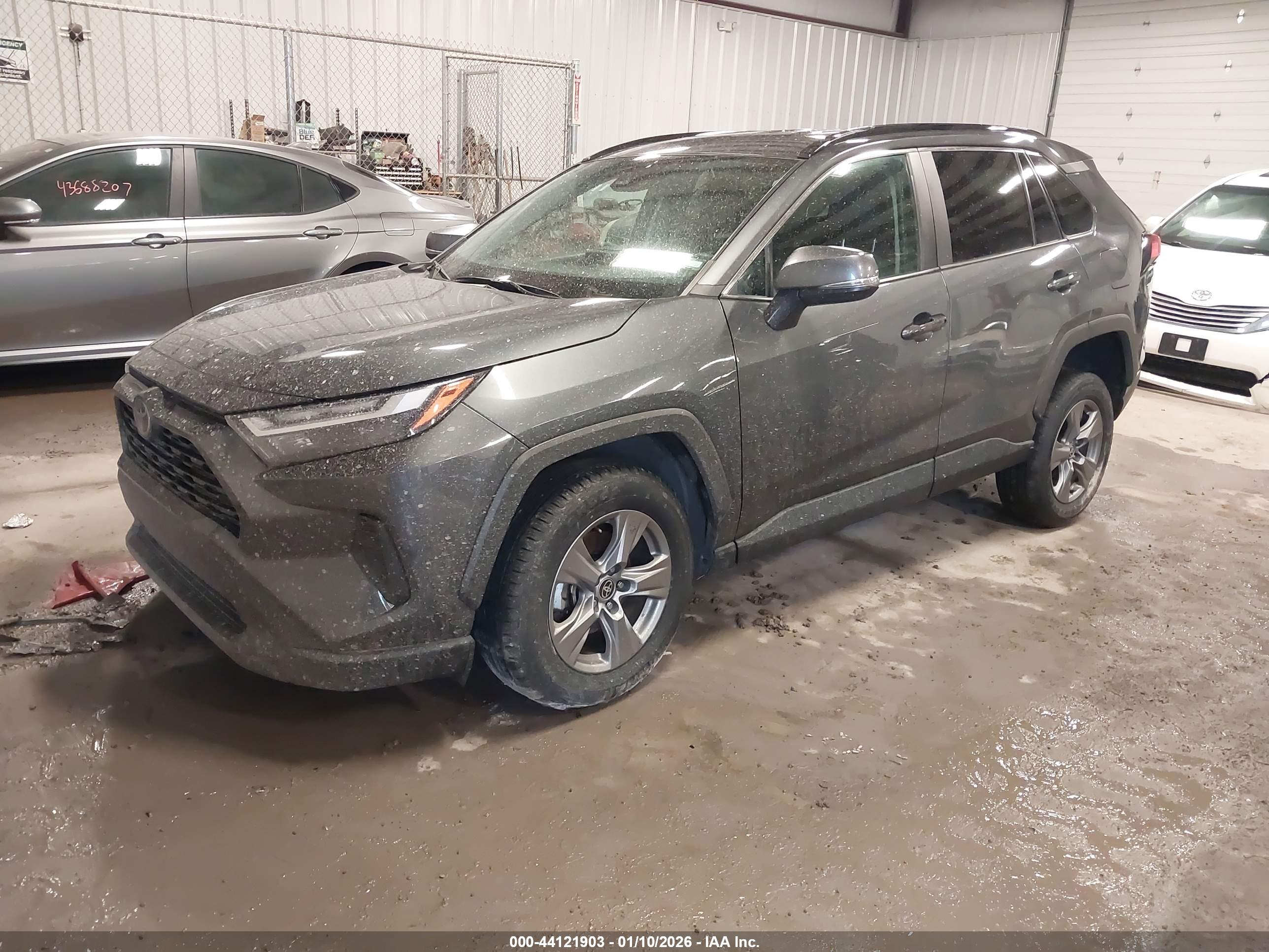 TOYOTA RAV4 image 2