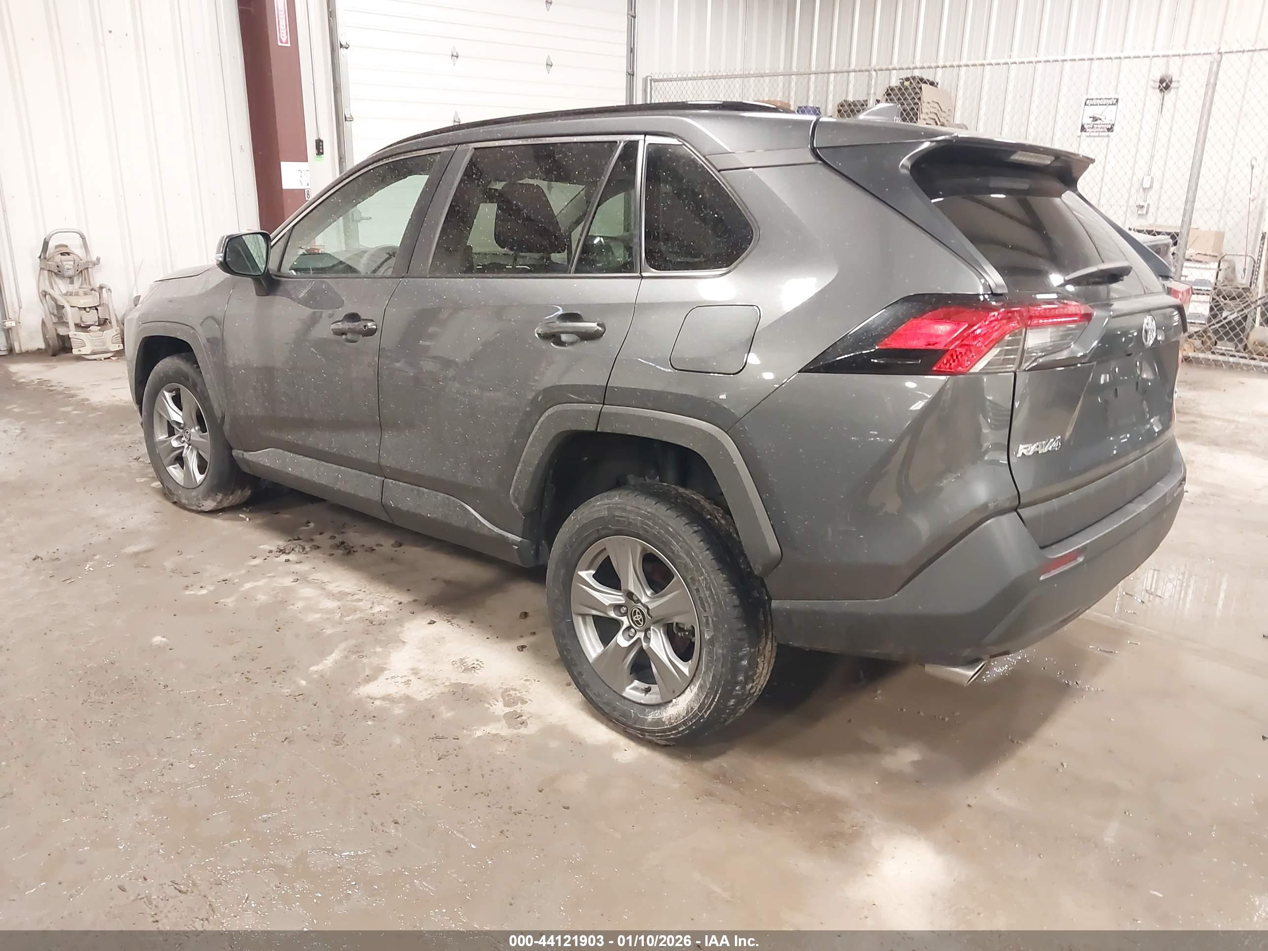 TOYOTA RAV4 image 3