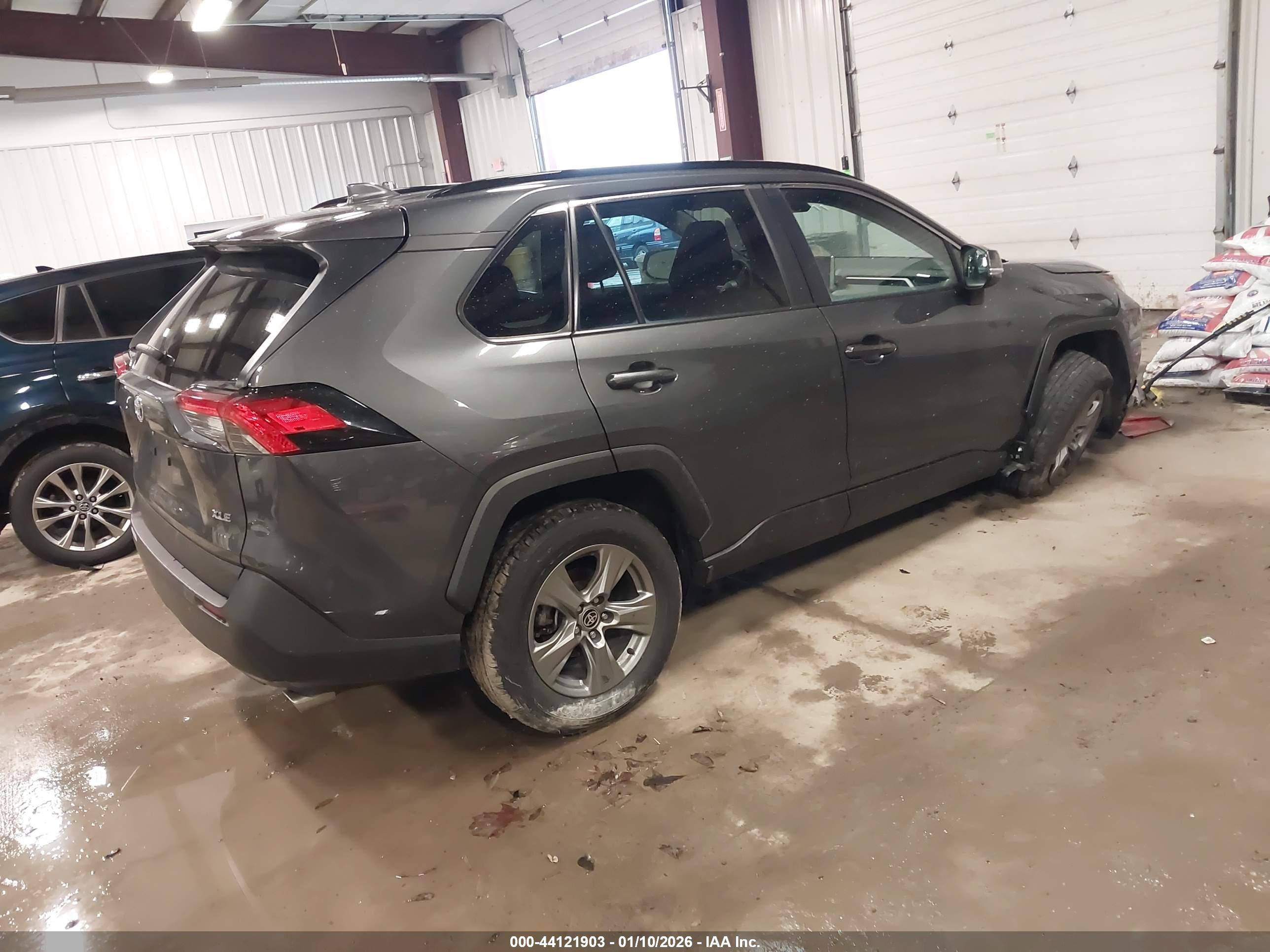 TOYOTA RAV4 image 4