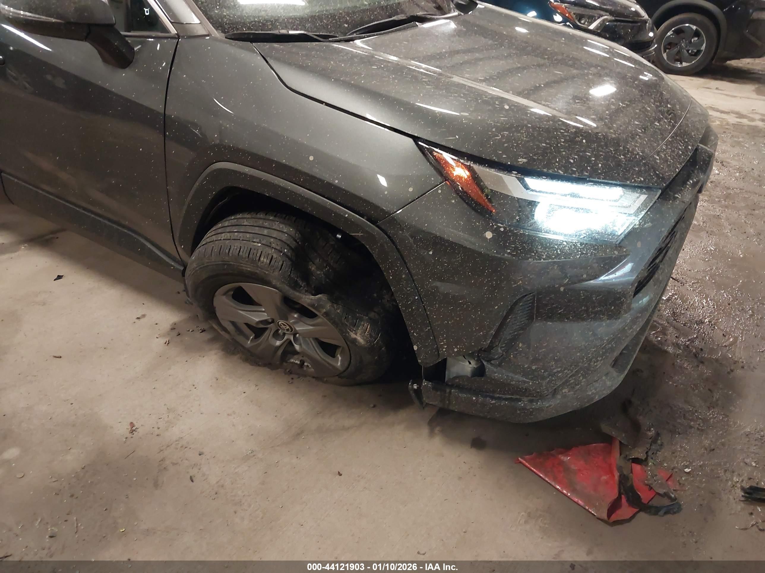 TOYOTA RAV4 image 6
