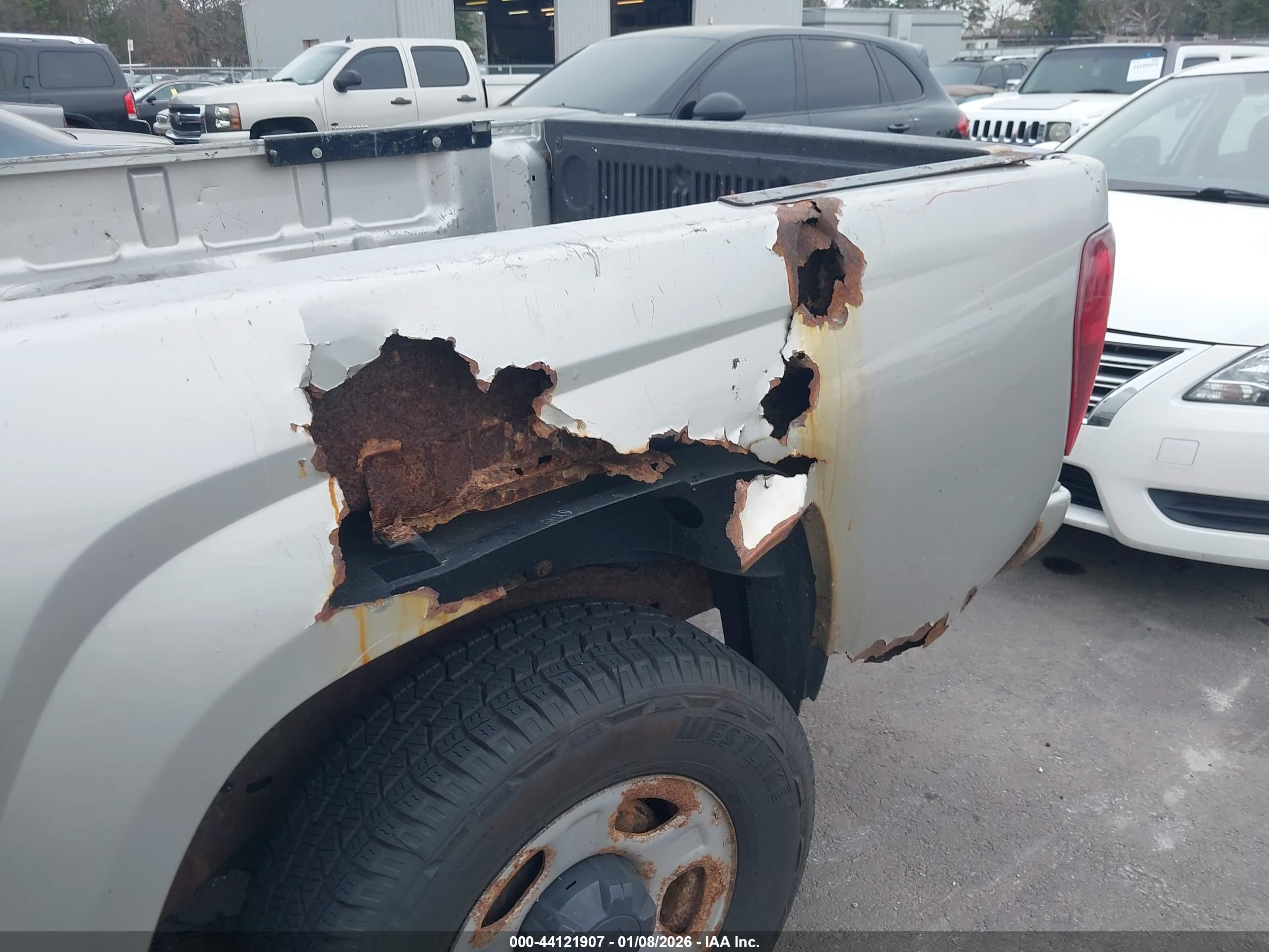 CHEVROLET COLORADO image 6