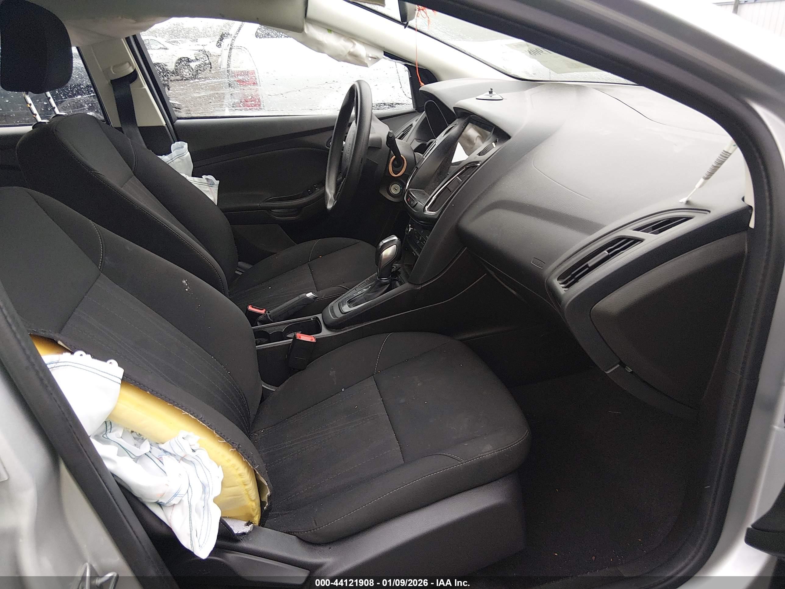 FORD FOCUS image 5