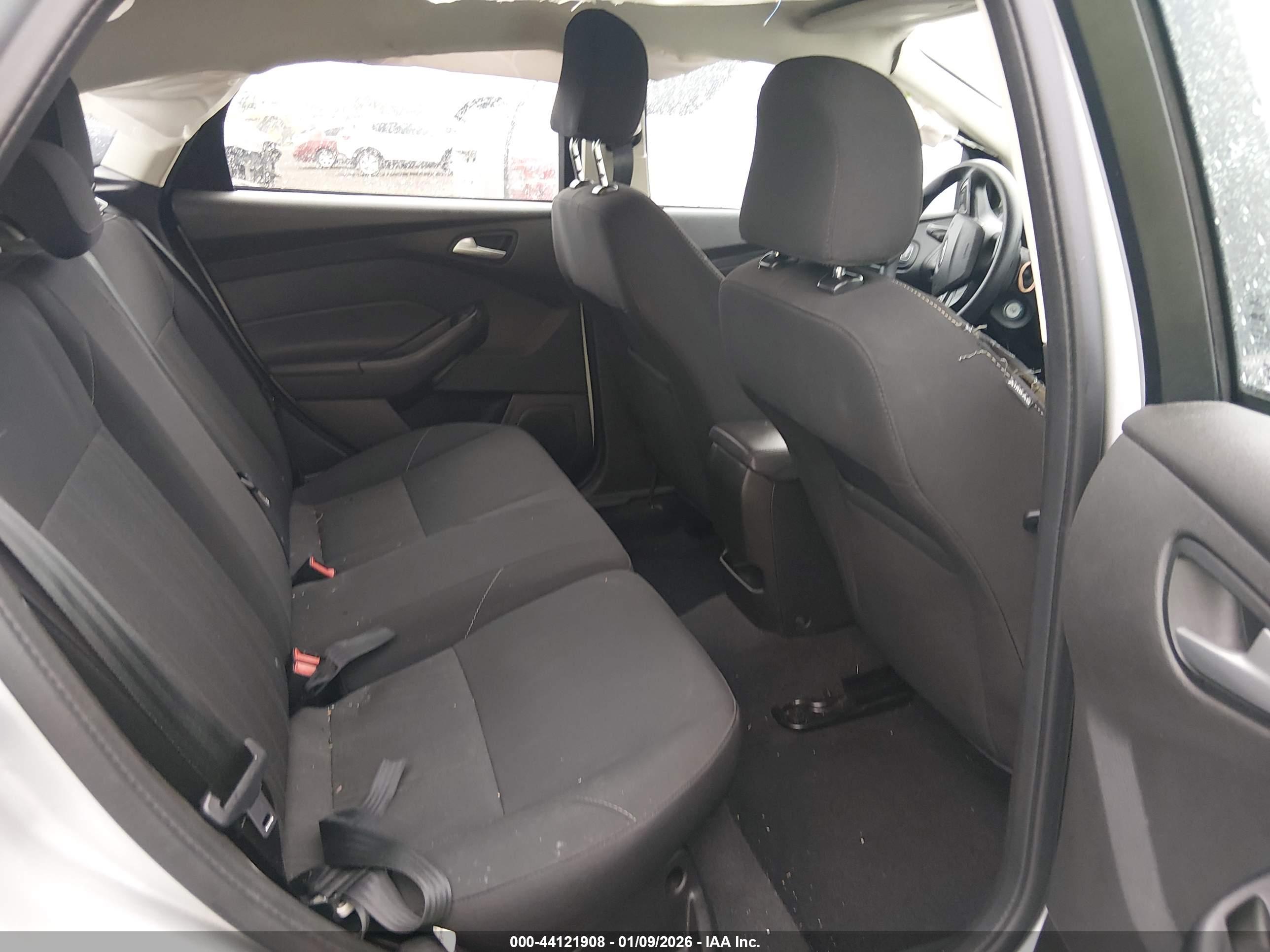 FORD FOCUS image 8