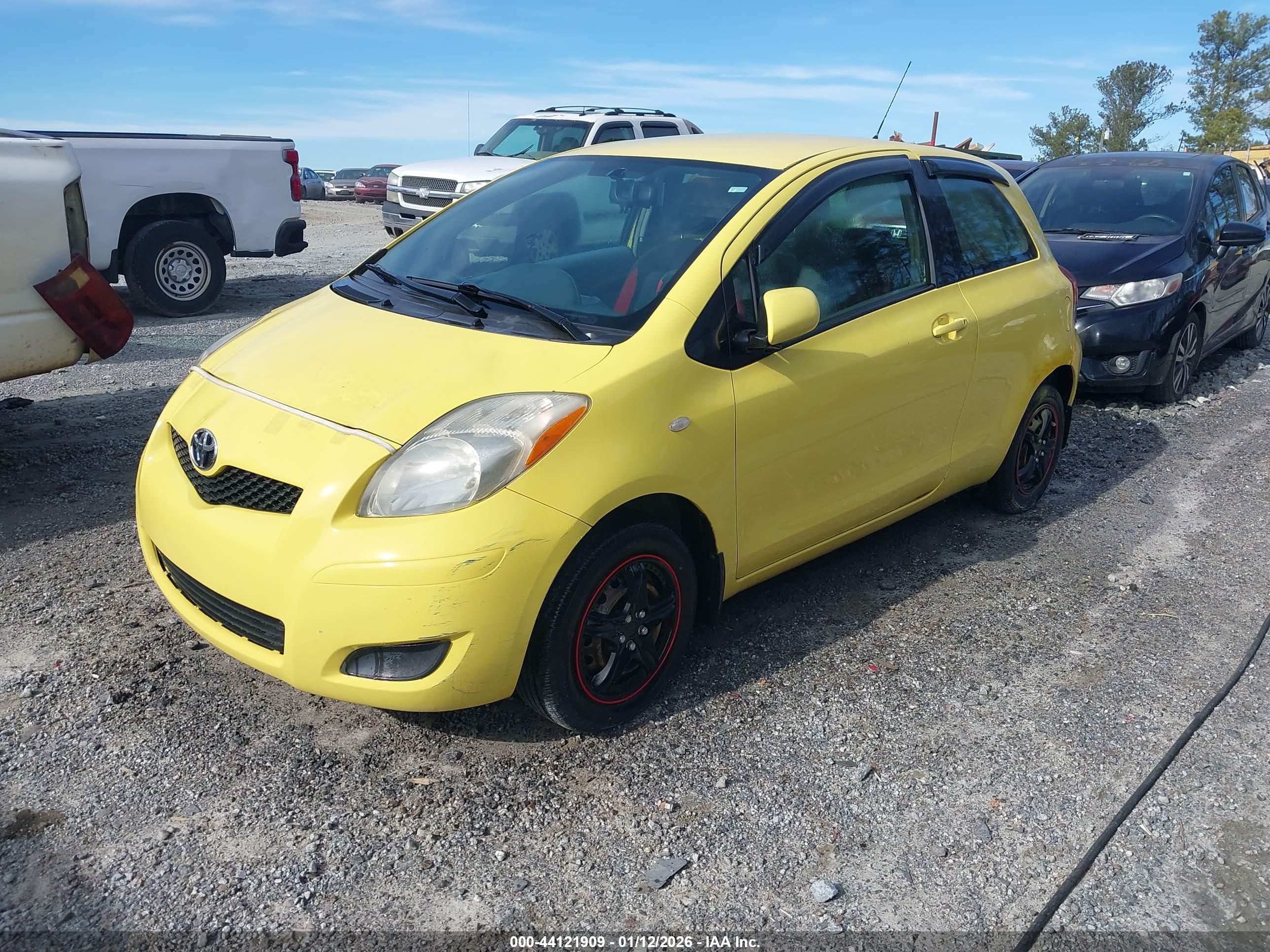 TOYOTA YARIS image 2