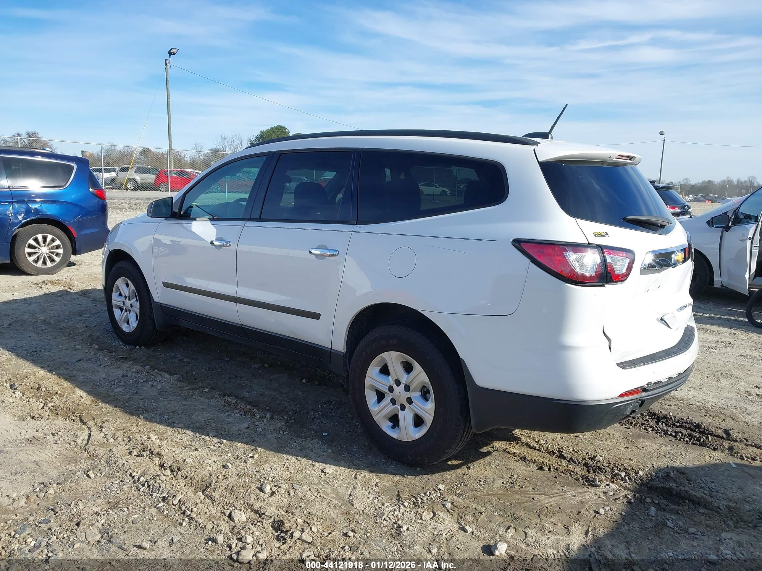 CHEVROLET TRAVERSE image 3
