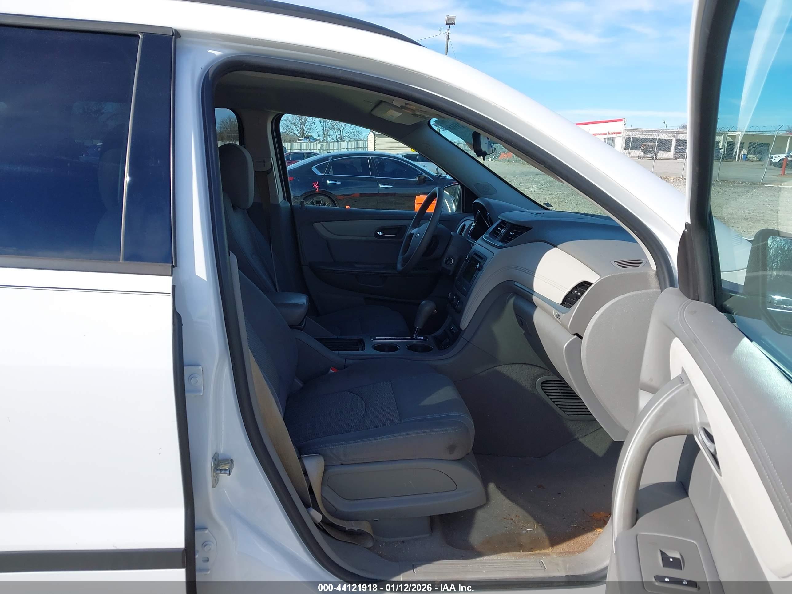 CHEVROLET TRAVERSE image 5