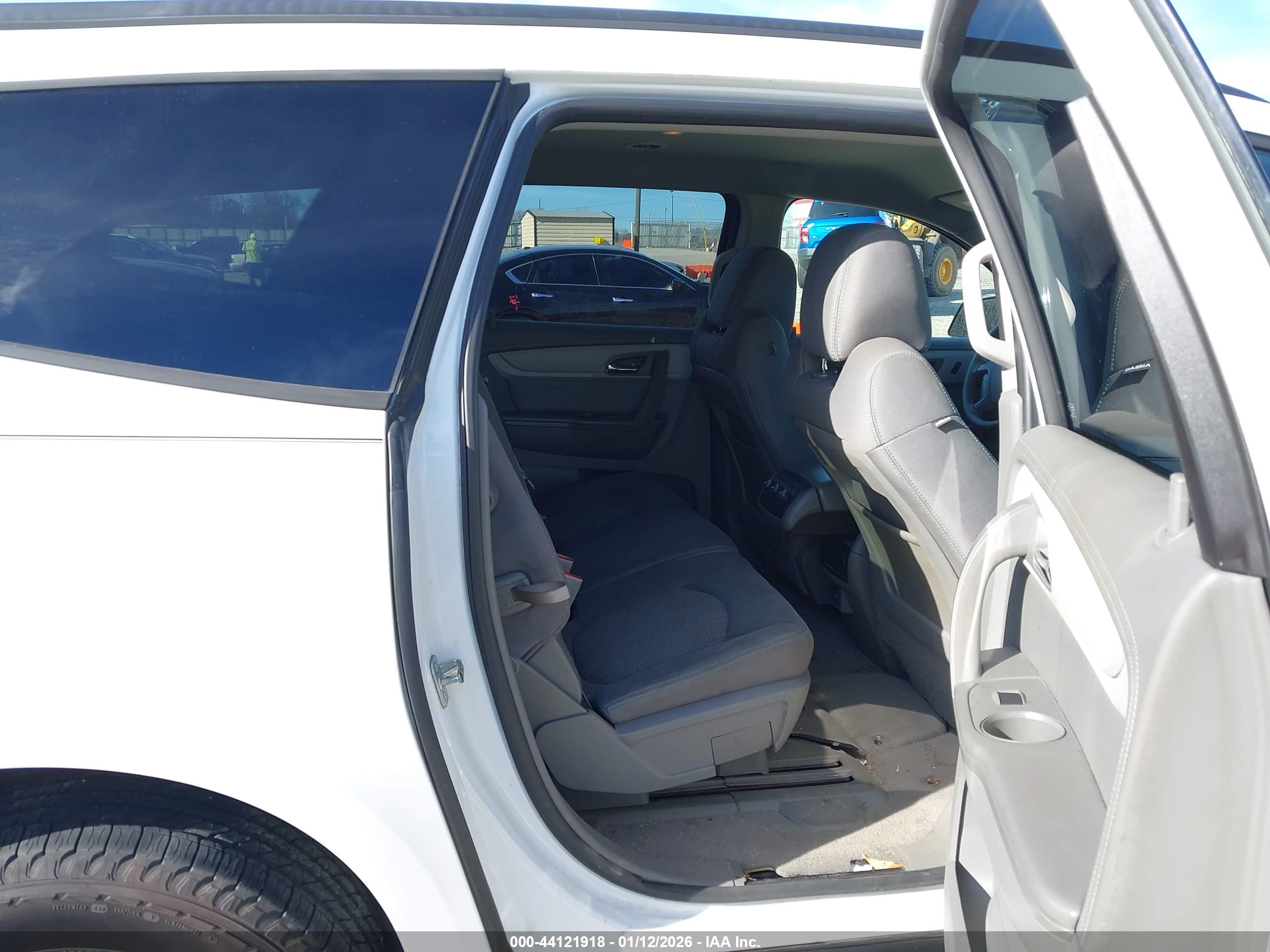 CHEVROLET TRAVERSE image 8