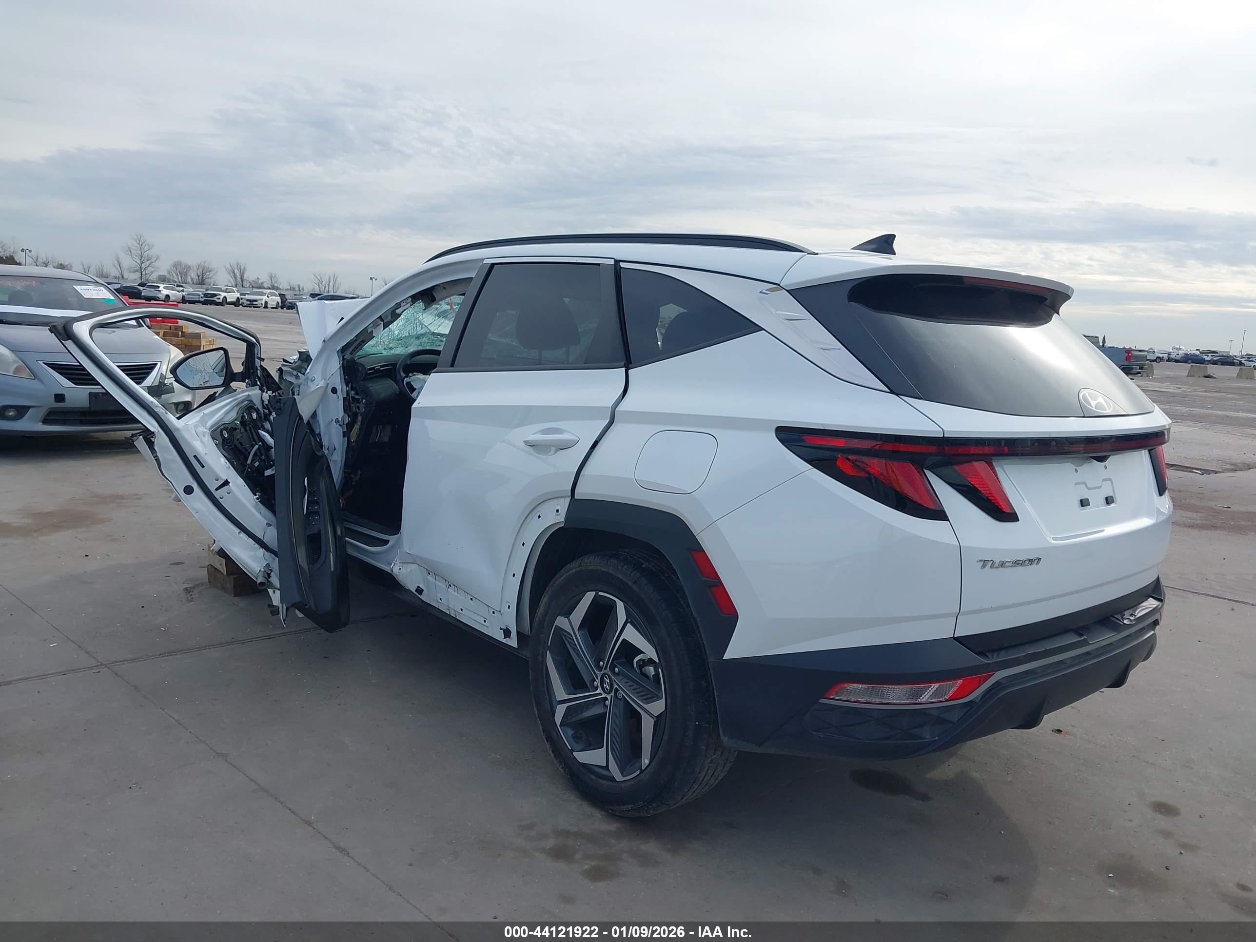 HYUNDAI TUCSON image 3