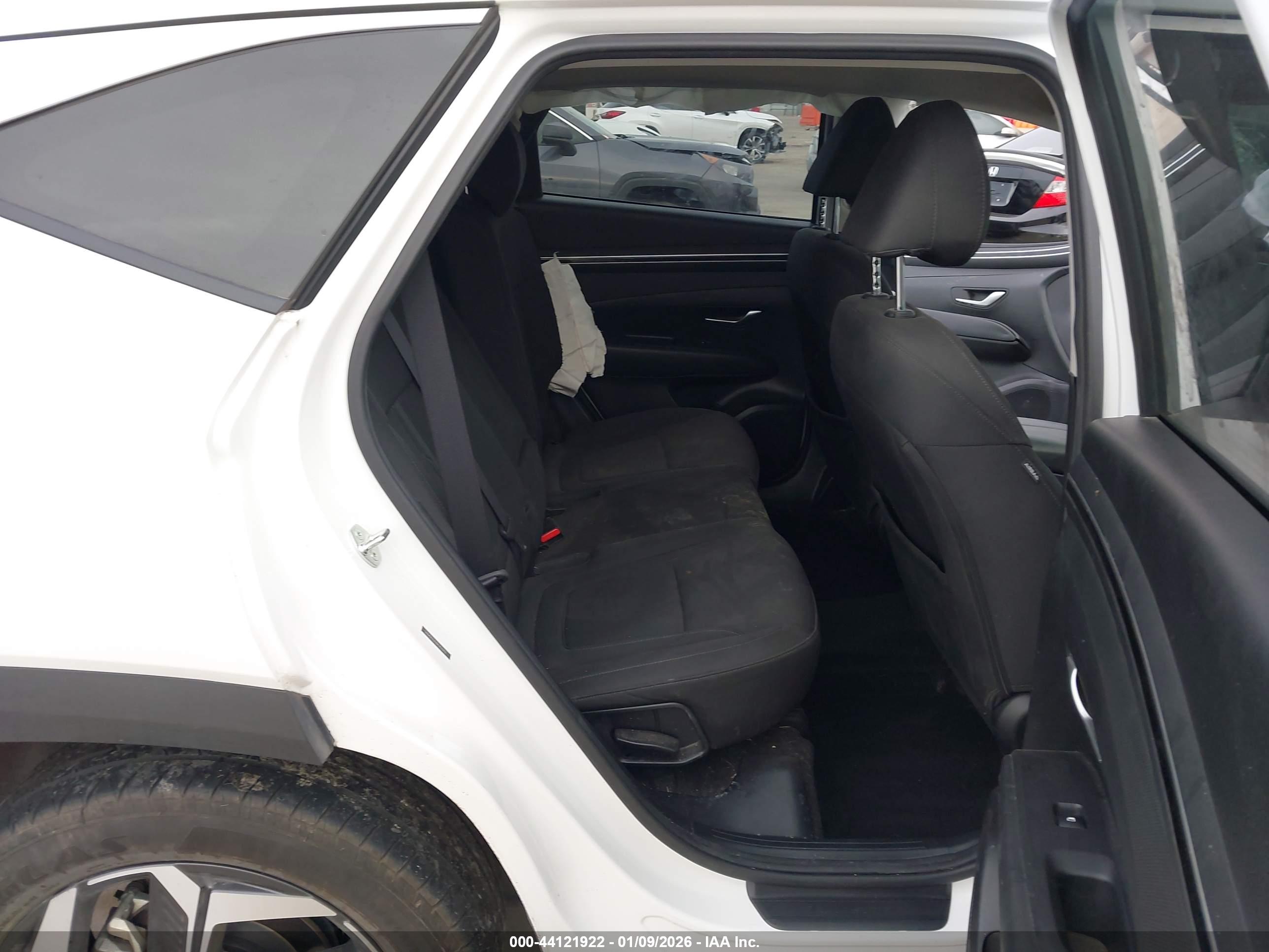 HYUNDAI TUCSON image 8