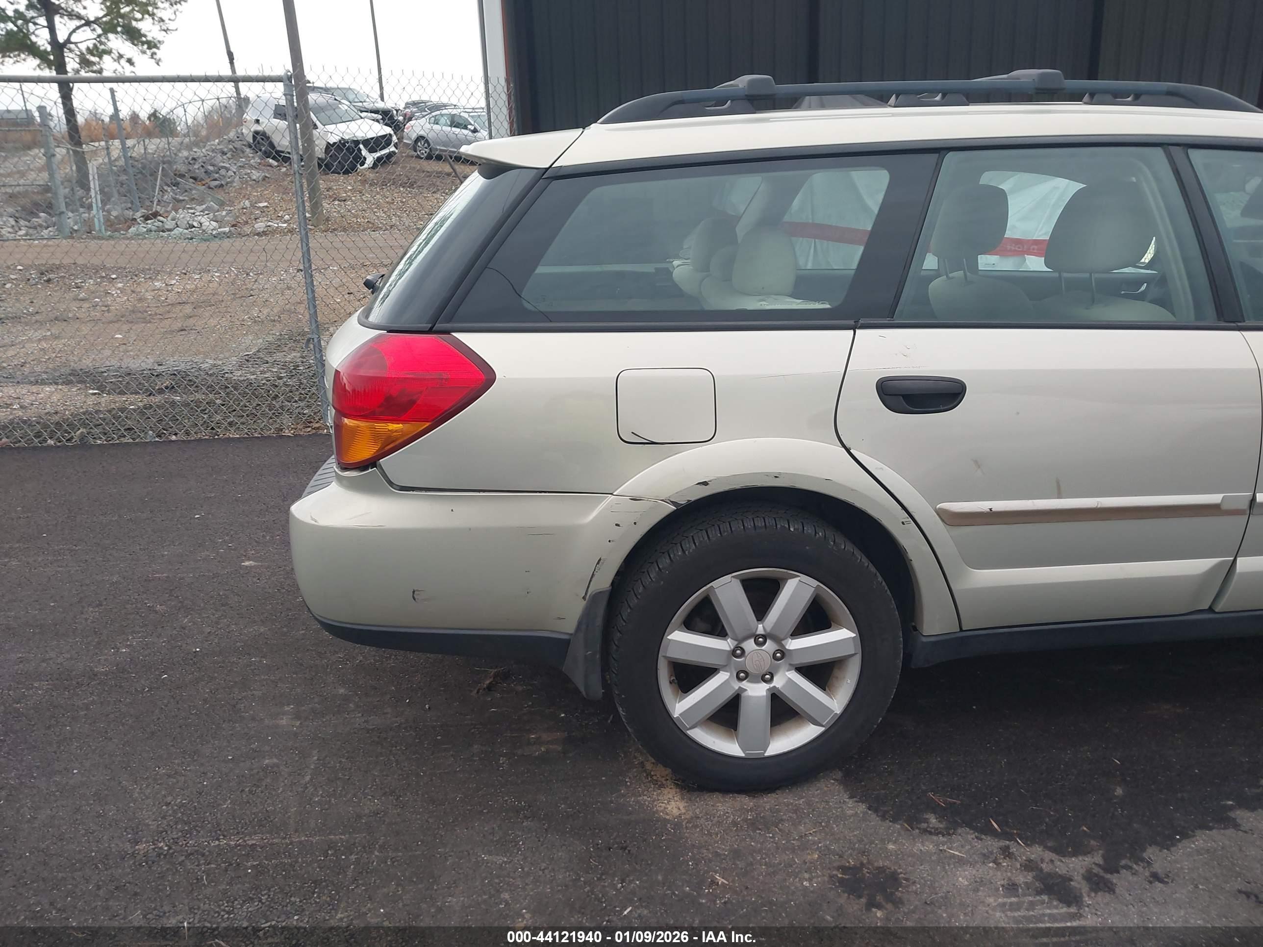 SUBARU OUTBACK image 6