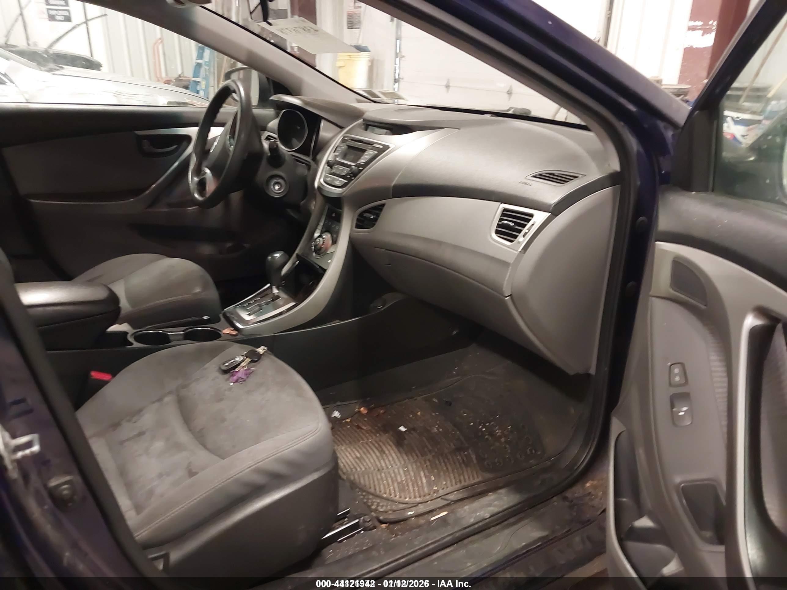 HYUNDAI ELANTRA image 5
