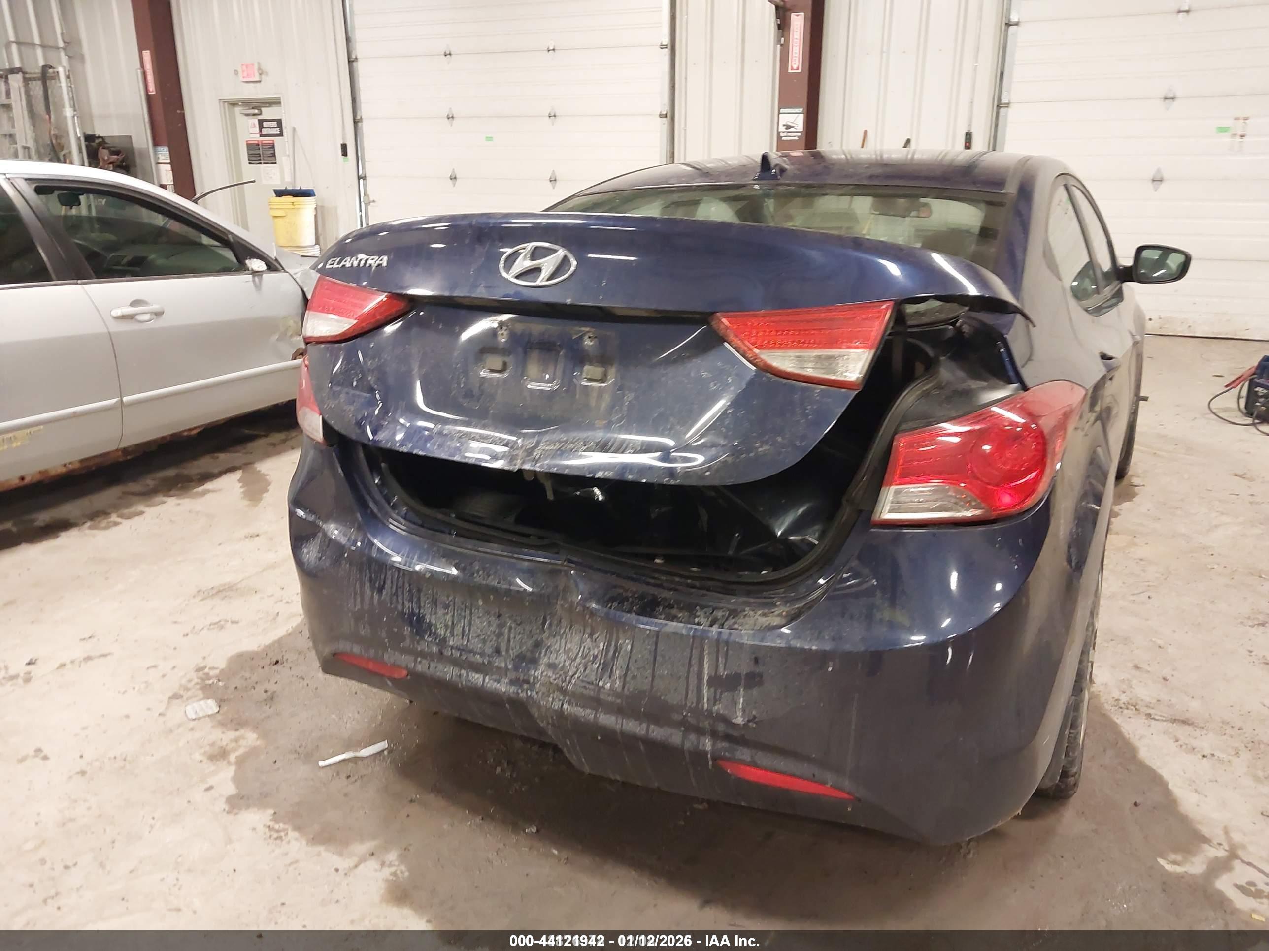 HYUNDAI ELANTRA image 6