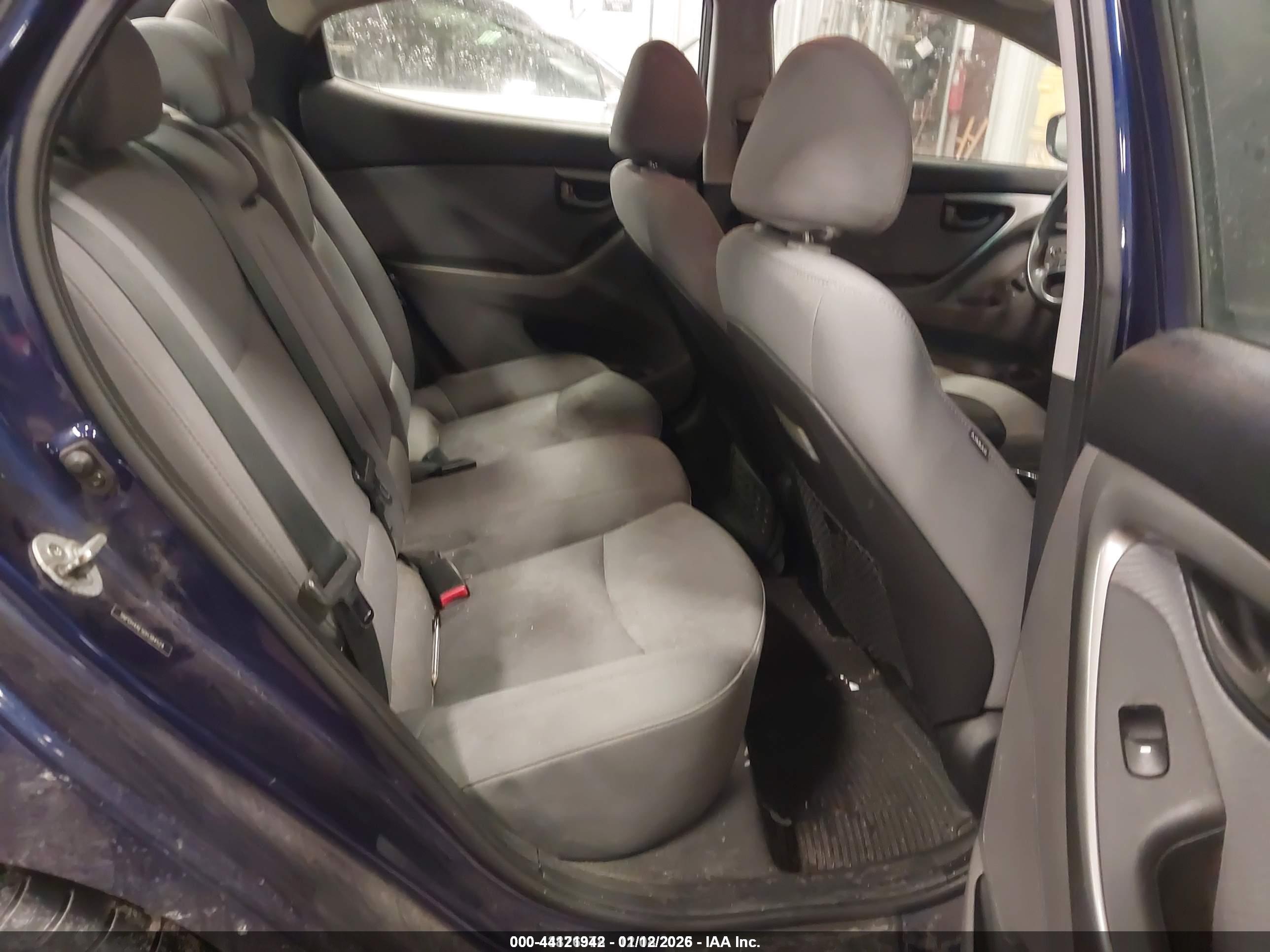HYUNDAI ELANTRA image 8