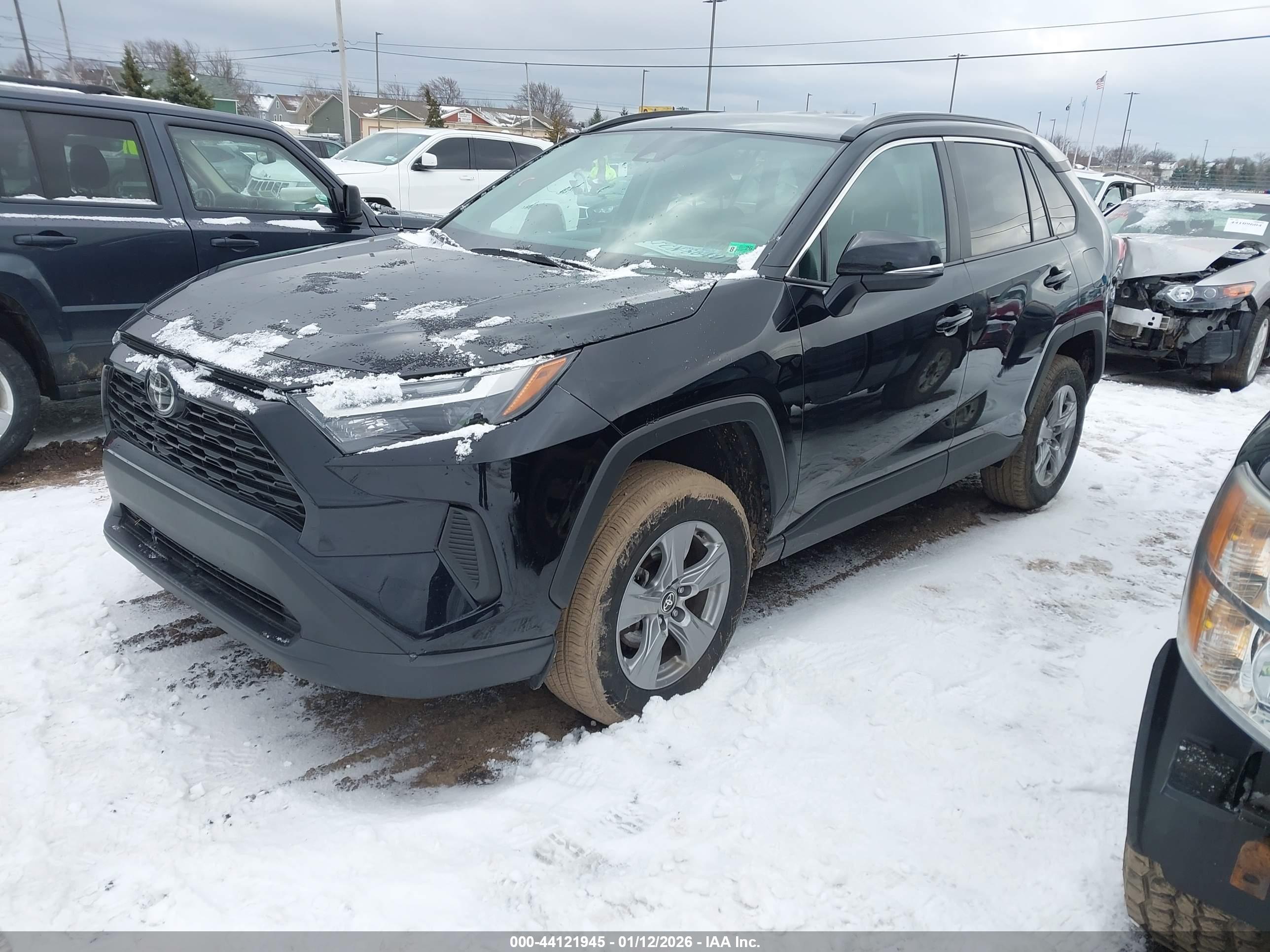 TOYOTA RAV4 image 2