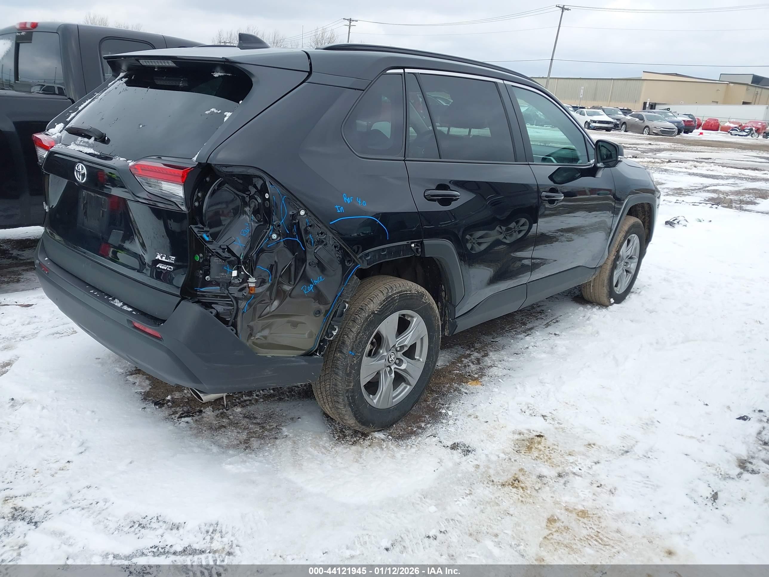TOYOTA RAV4 image 4