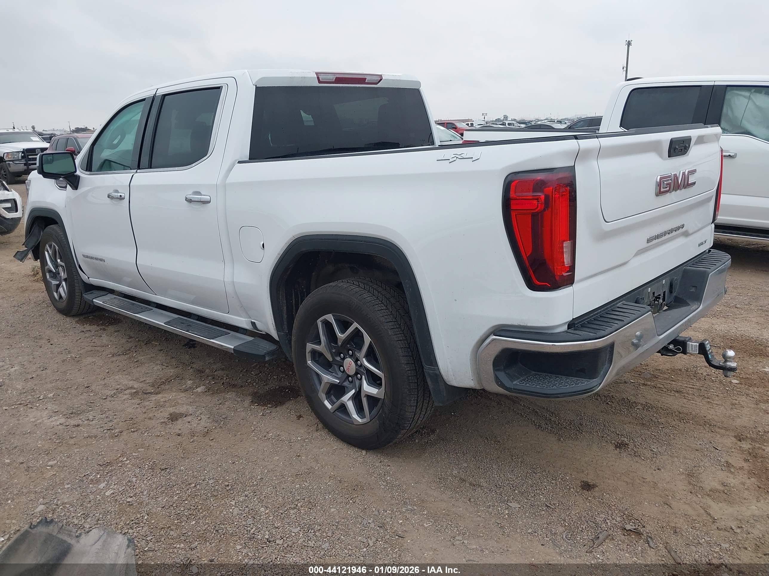 GMC SIERRA image 3