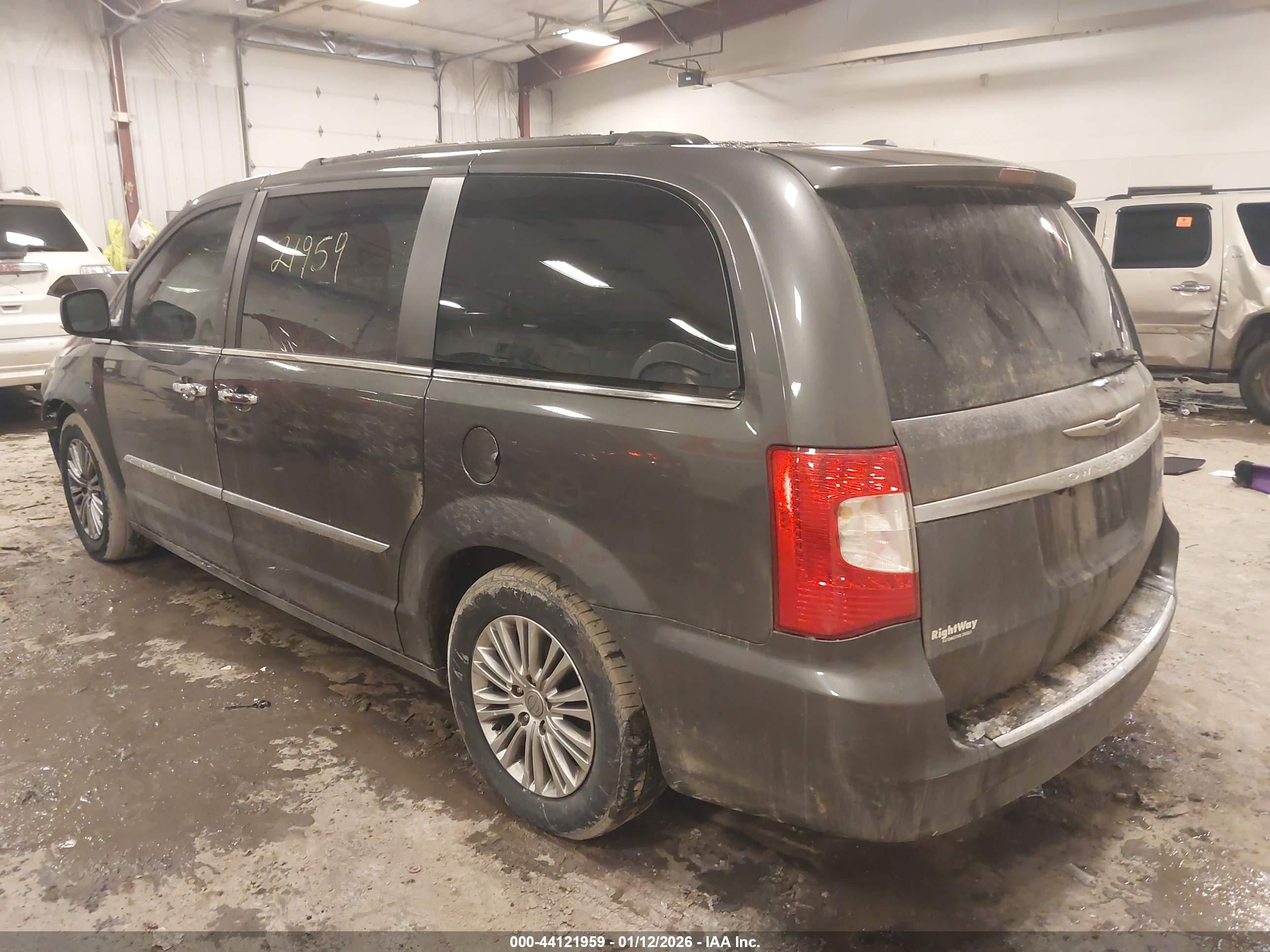 CHRYSLER TOWN image 3
