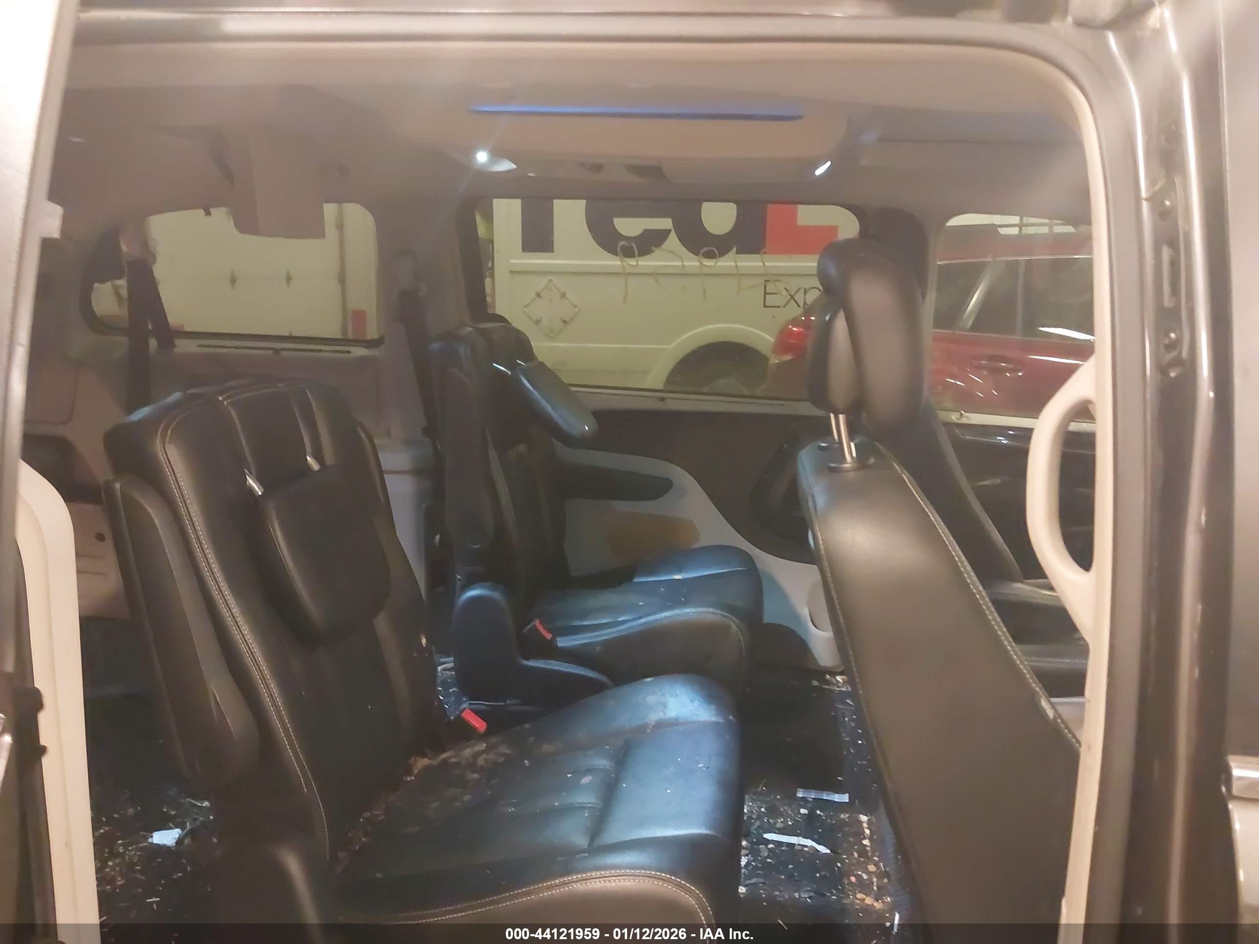 CHRYSLER TOWN image 8