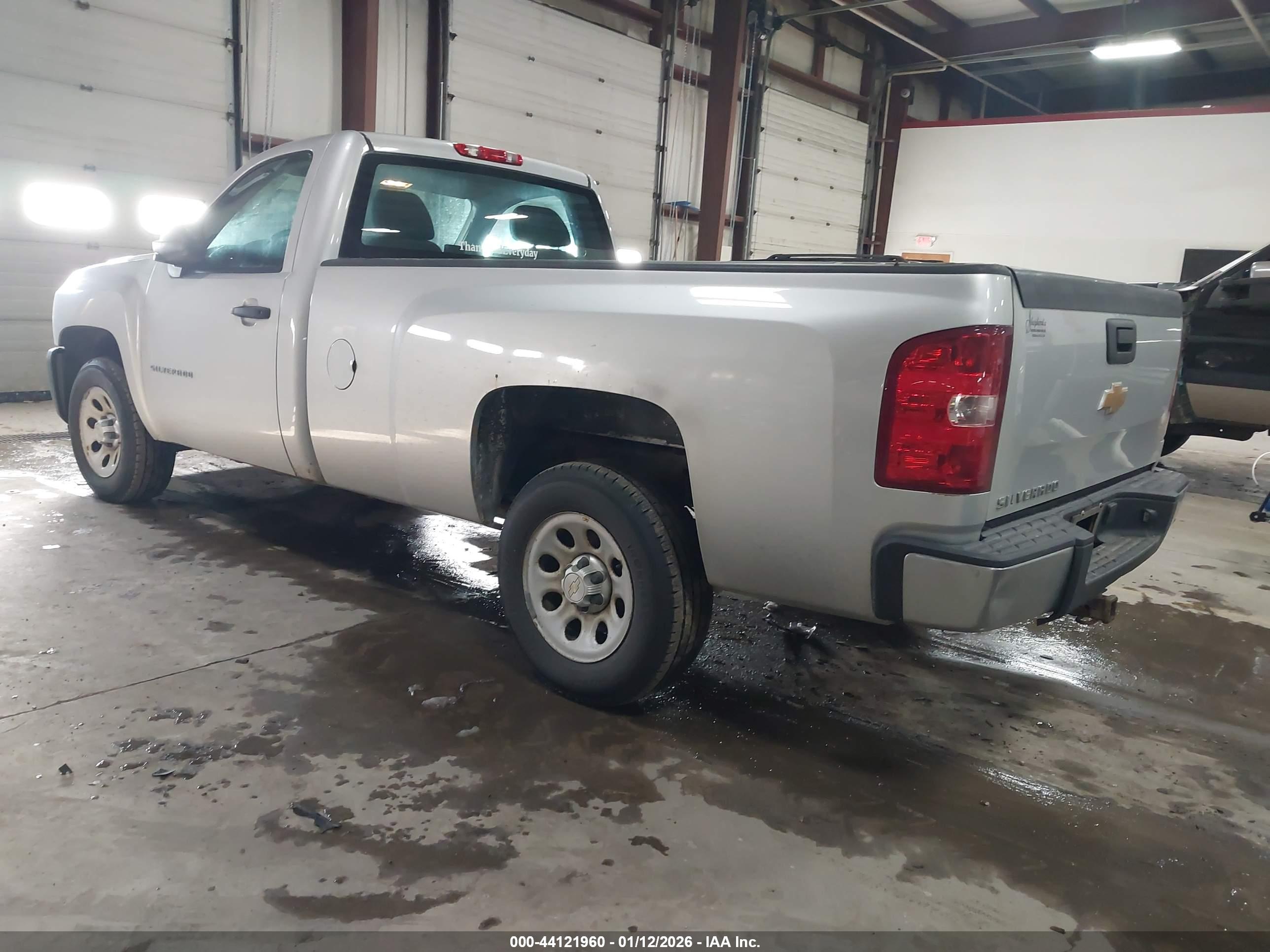 CHEVROLET SILVERADO image 3