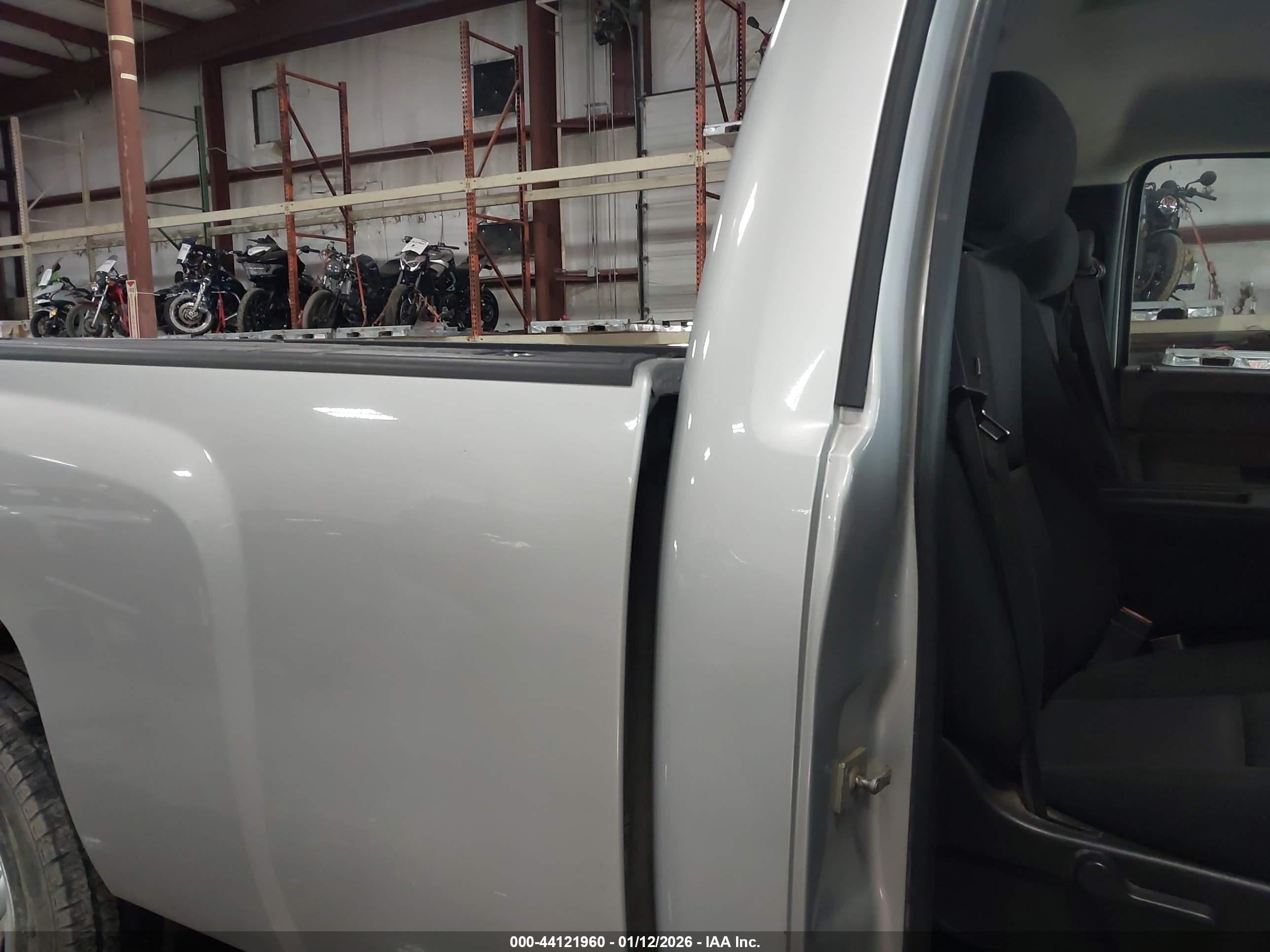 CHEVROLET SILVERADO image 8