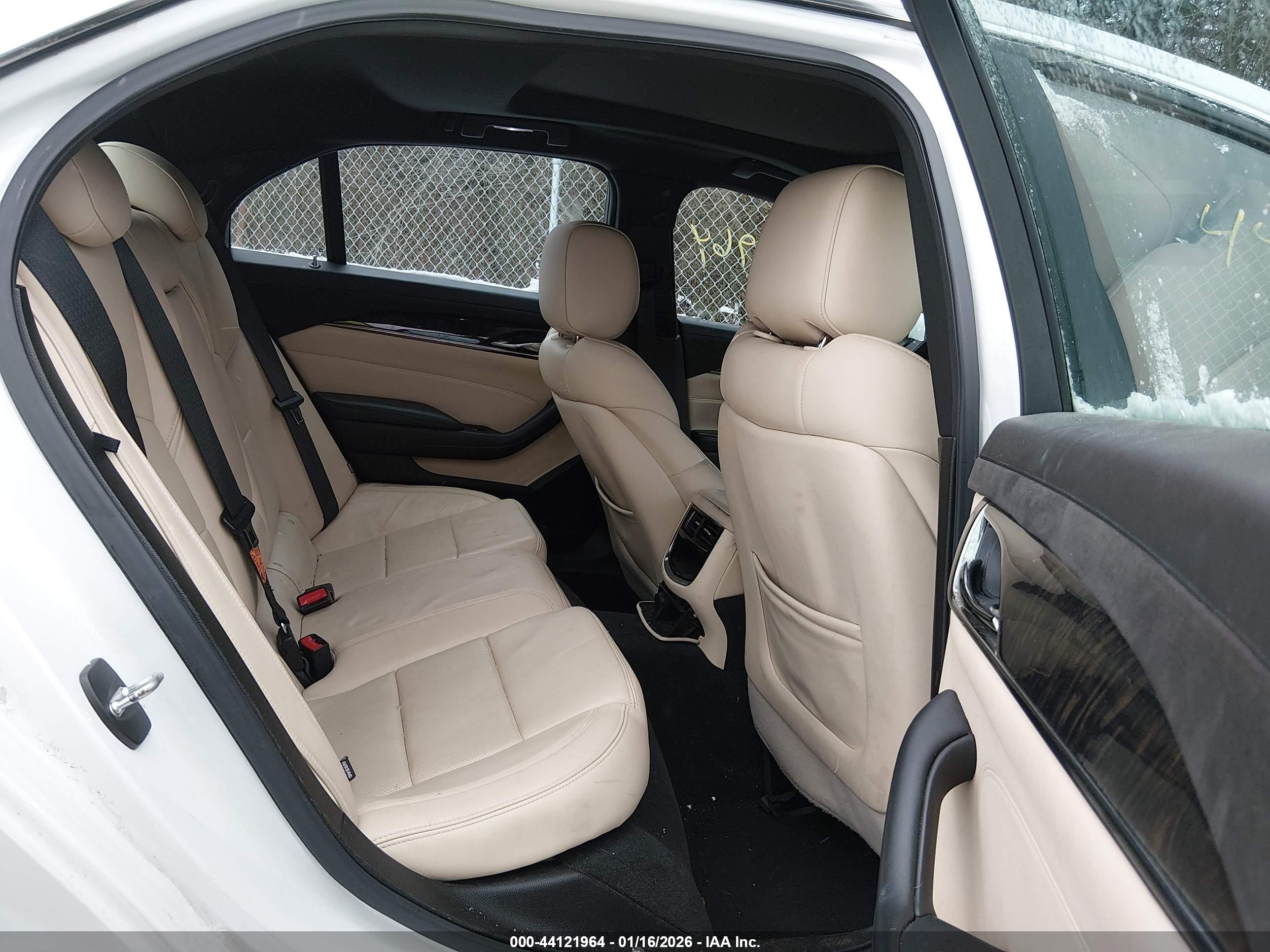 CADILLAC CTS image 8