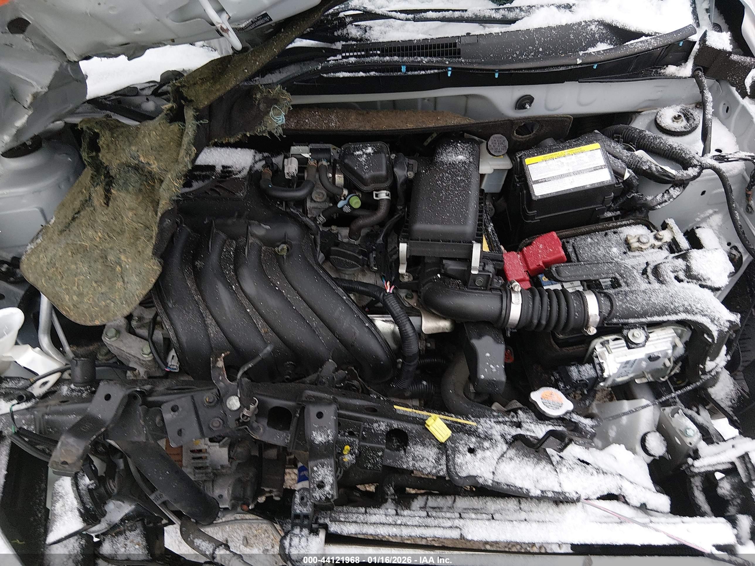 NISSAN VERSA image 10