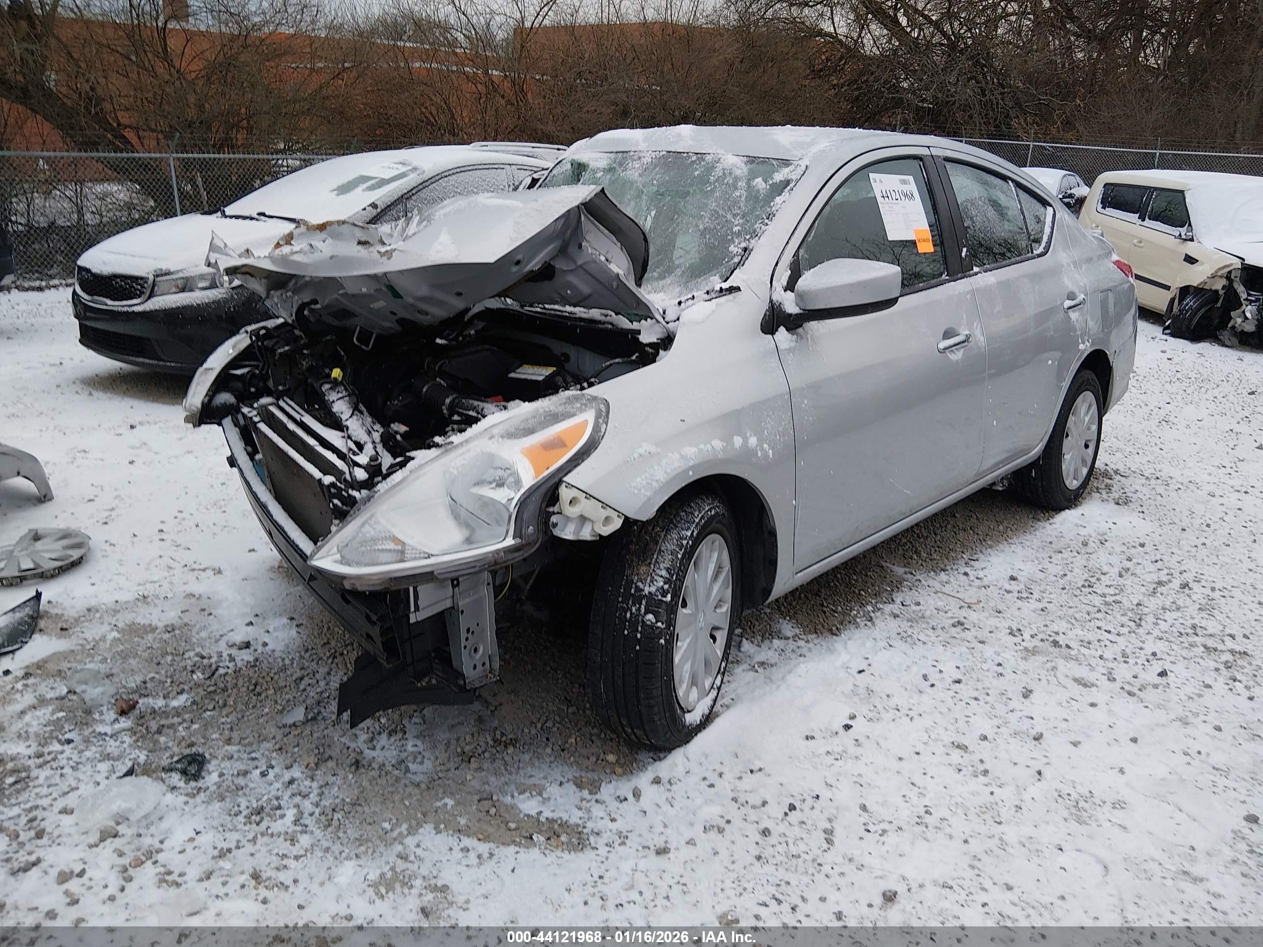 NISSAN VERSA image 2