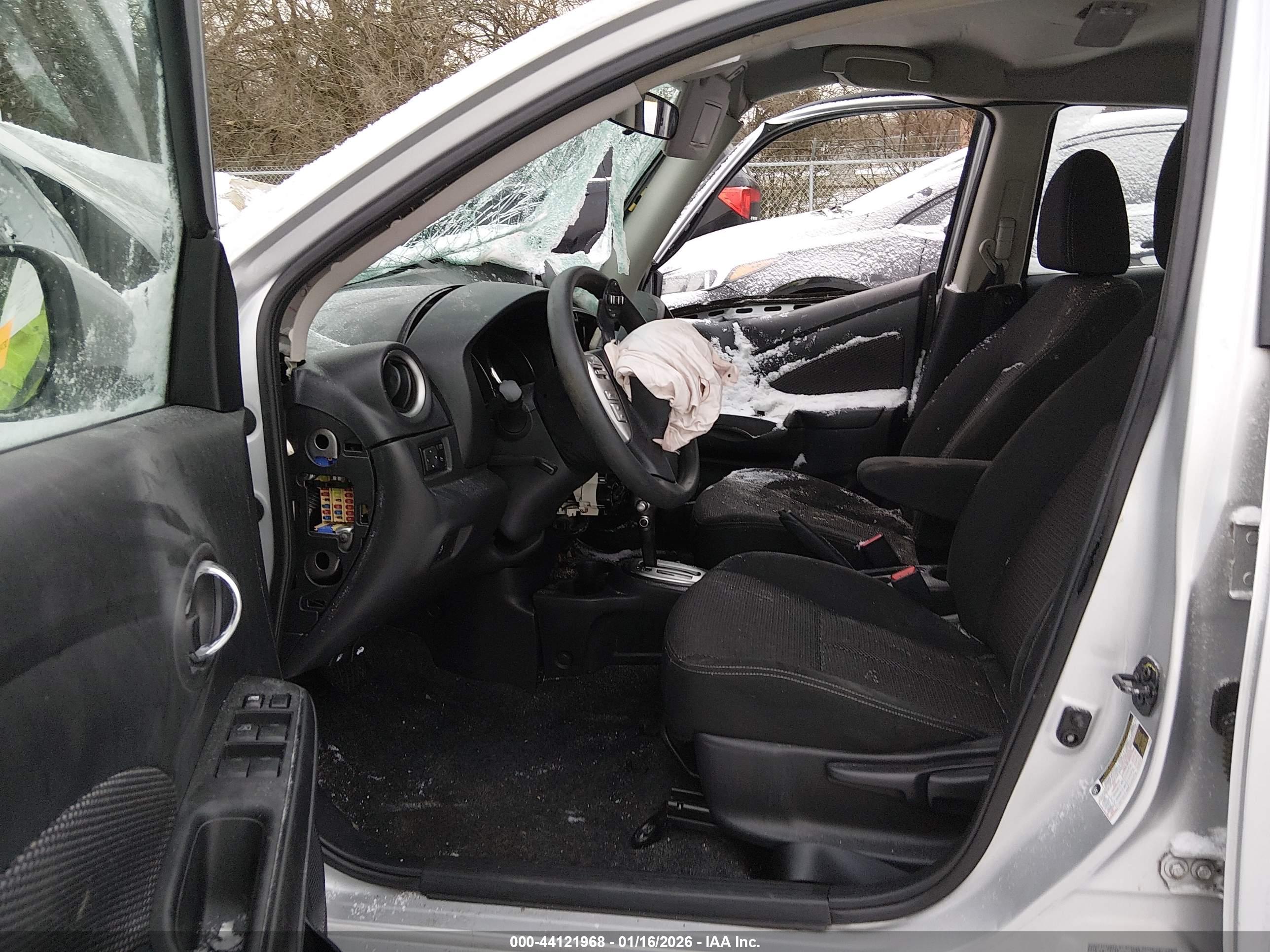 NISSAN VERSA image 5